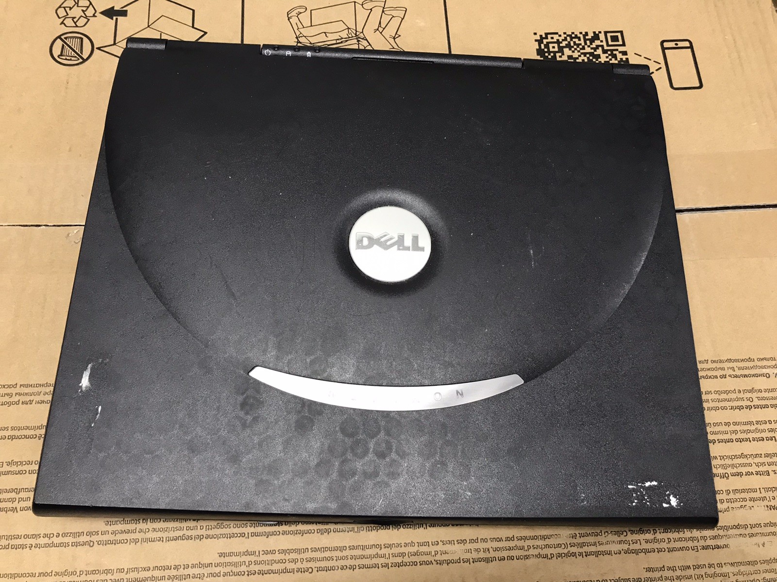 Dell Inspiron 8200 PP01X Intel Pentium 4 Laptop UNTESTED