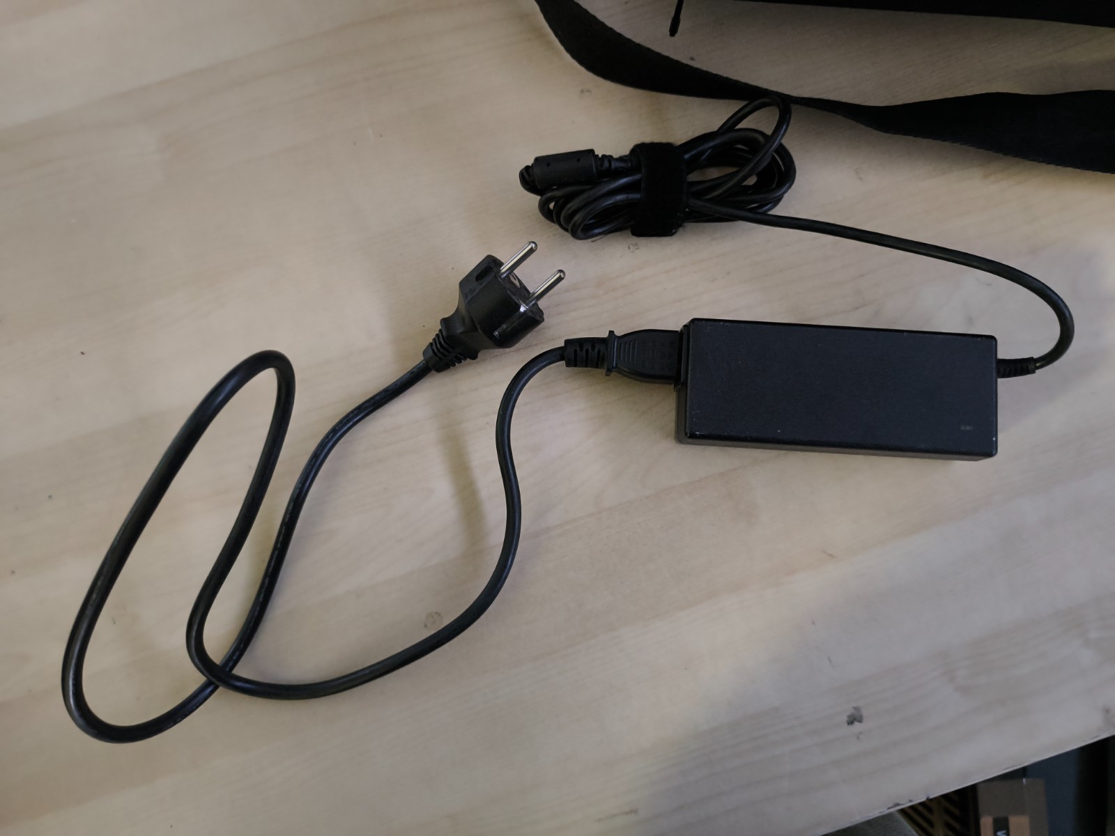 Dell Vostro 3500 i5 M520 8GB 300GB NVIDIA 310M WiFi Webcam Bag