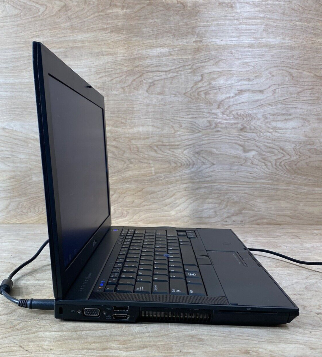 Dell Latitude E6400 Laptop C2D T9550 2,66 2Gb RAM 320Gb HDD Linux Bad Battery