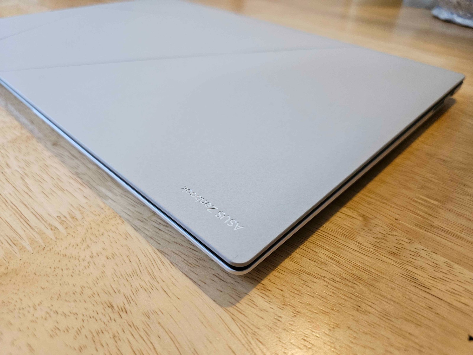 ASUS Zenbook S 16 16” 3K OLED Touchscreen 120Hz AMD Ryzen AI 9 365 24GB 1TB SSD