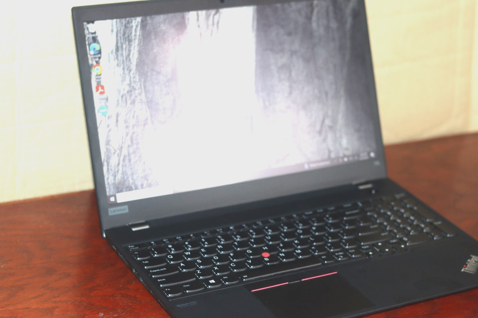 Lenovo ThinkPad T15 Gen 1 1.6 GHz i5-10210U 16GB Ram 256GB SSD – Very Good