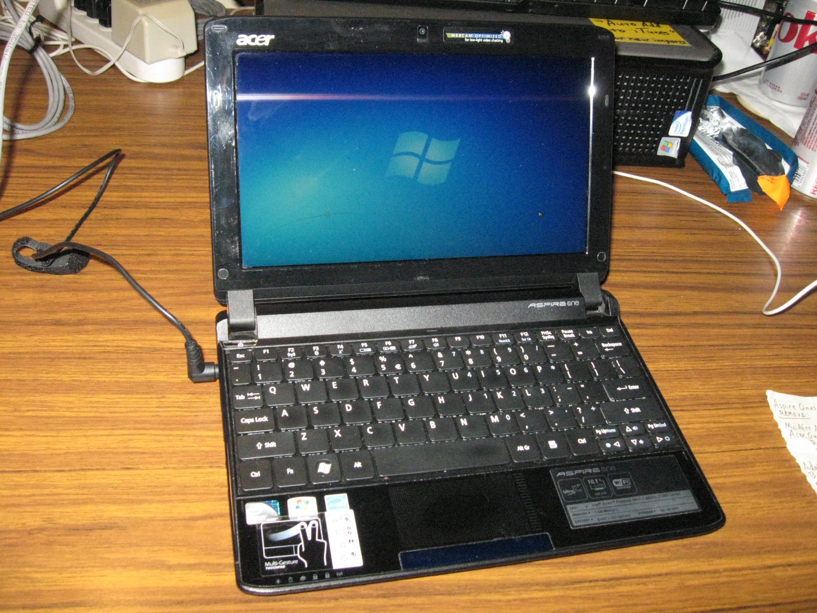 Acer Aspire One 532h Netbook Computer w/ AC Adapter — Excellent Battery