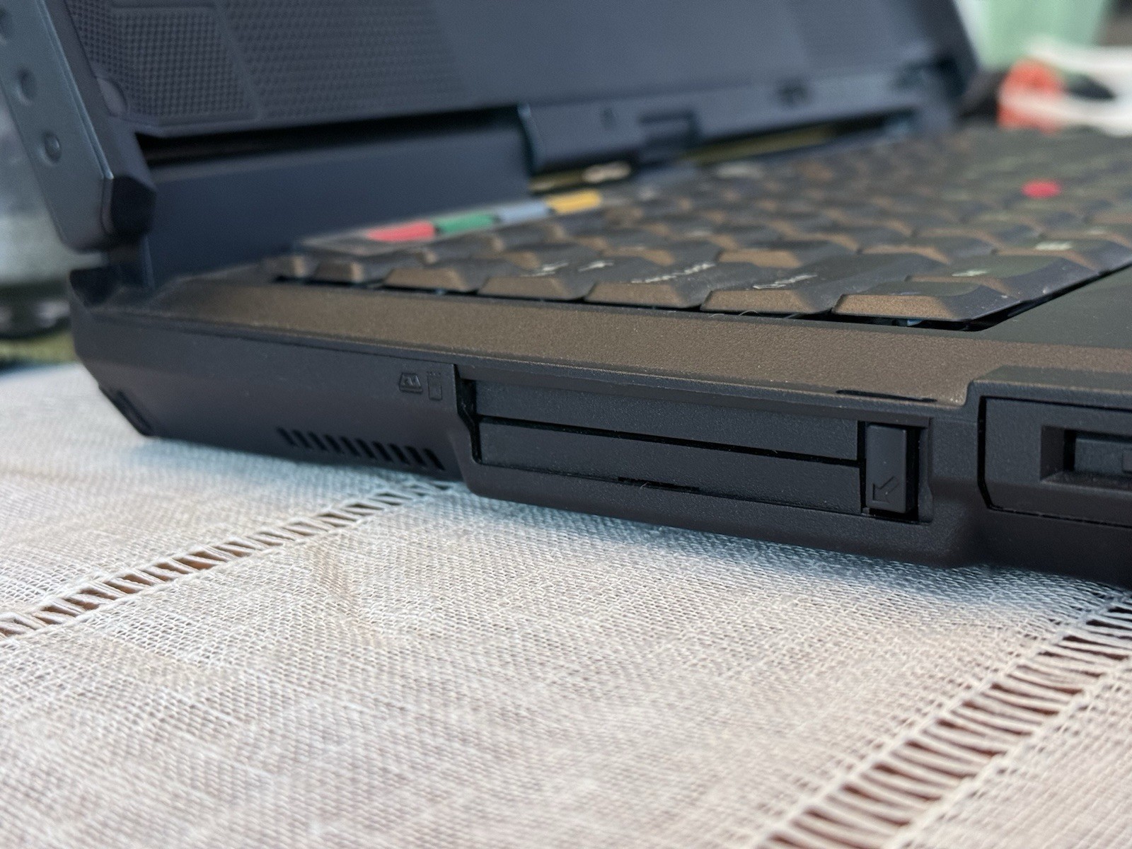 IBM ThinkPad i Series 2621-460 Laptop – Floppy, Serial, CD, BOOTS, BAD HDD