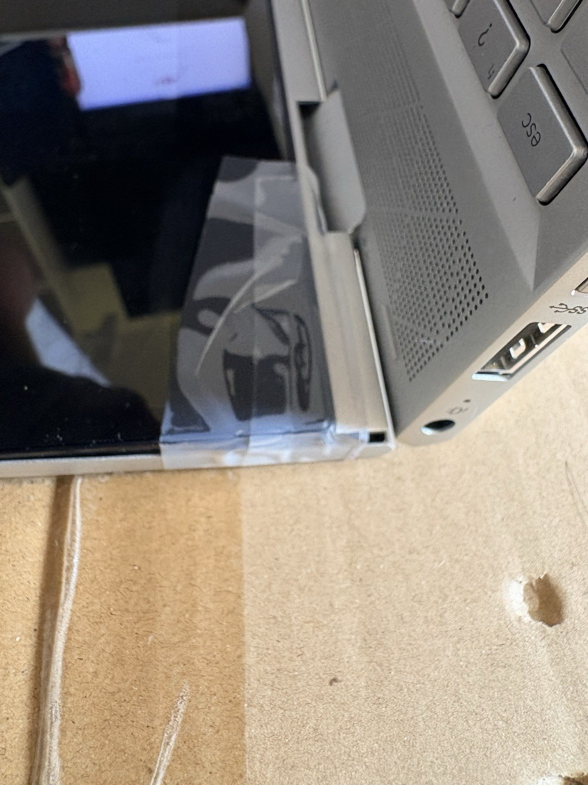 HP ENVY X360 I5 8TH GEN 8GB RAM NO HD + Charger