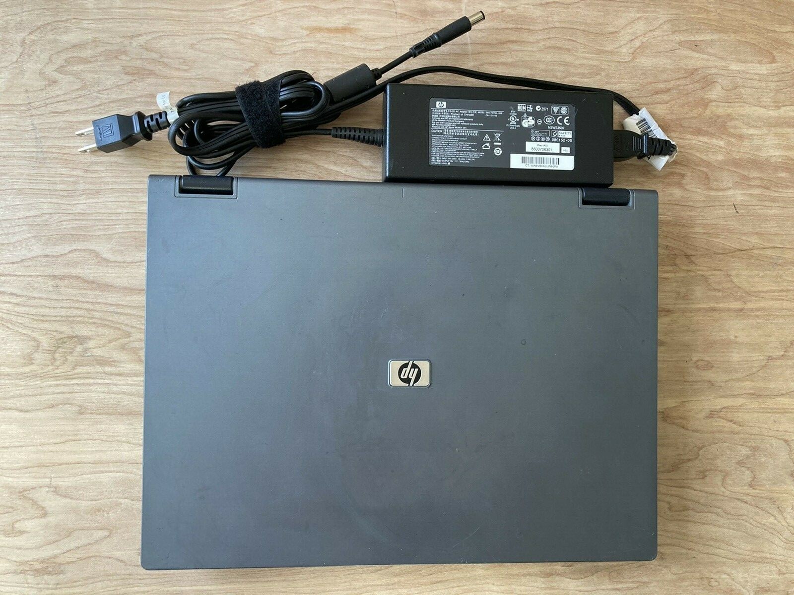 HP Compaq 6710b 15.4in. Intel core 2 Duo @2.1GHz/2Gb/120 Gb, Linux Mint
