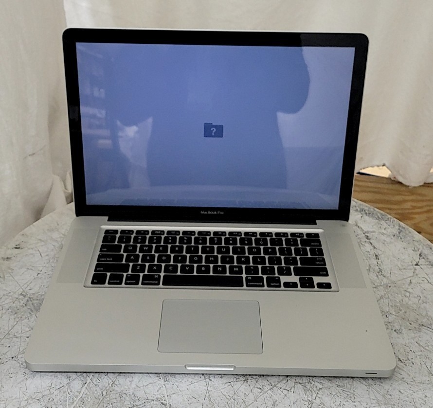 APPLE A1286 MacBook Pro 15″ (EARLY 2011) Core I7-2720QM 4GB 500GB SEE NOTES