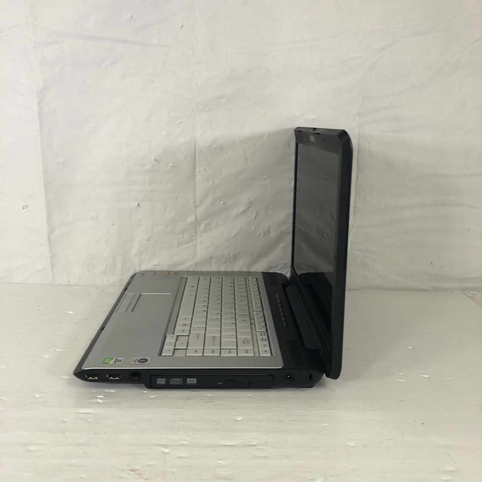 TOSHIBA SATELLITE A215-S5822 AMD Turion 64 x2 – 2 GB Ram – NO HDD/OS