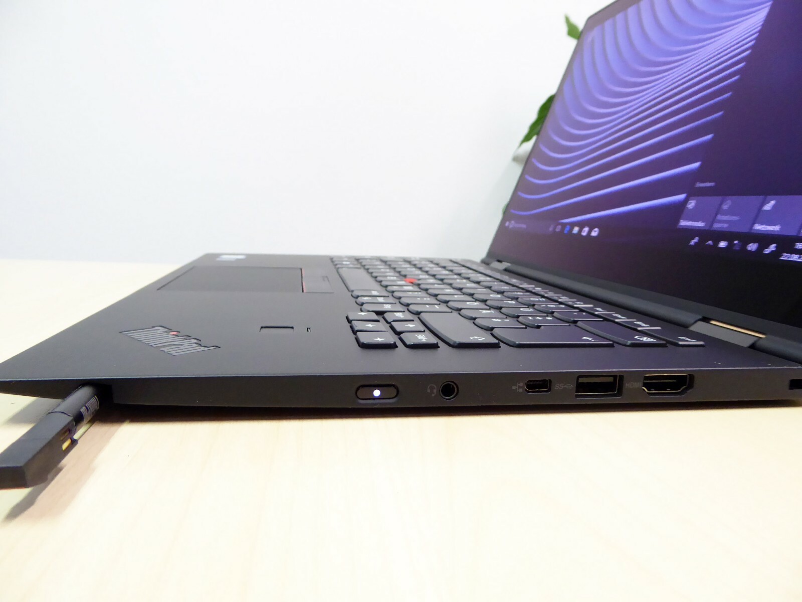 US ENGLISH LENOVO X1 YOGA G2, i5-QUAD 16GB 2TB FHD TOUCH LTE PEN CONVERTIBLE
