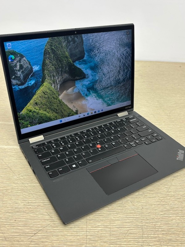 Lenovo ThinkPad X13 Yoga Gen 2 i5-1145G7 16GB 256GB SSD W11P -screen bezel issue