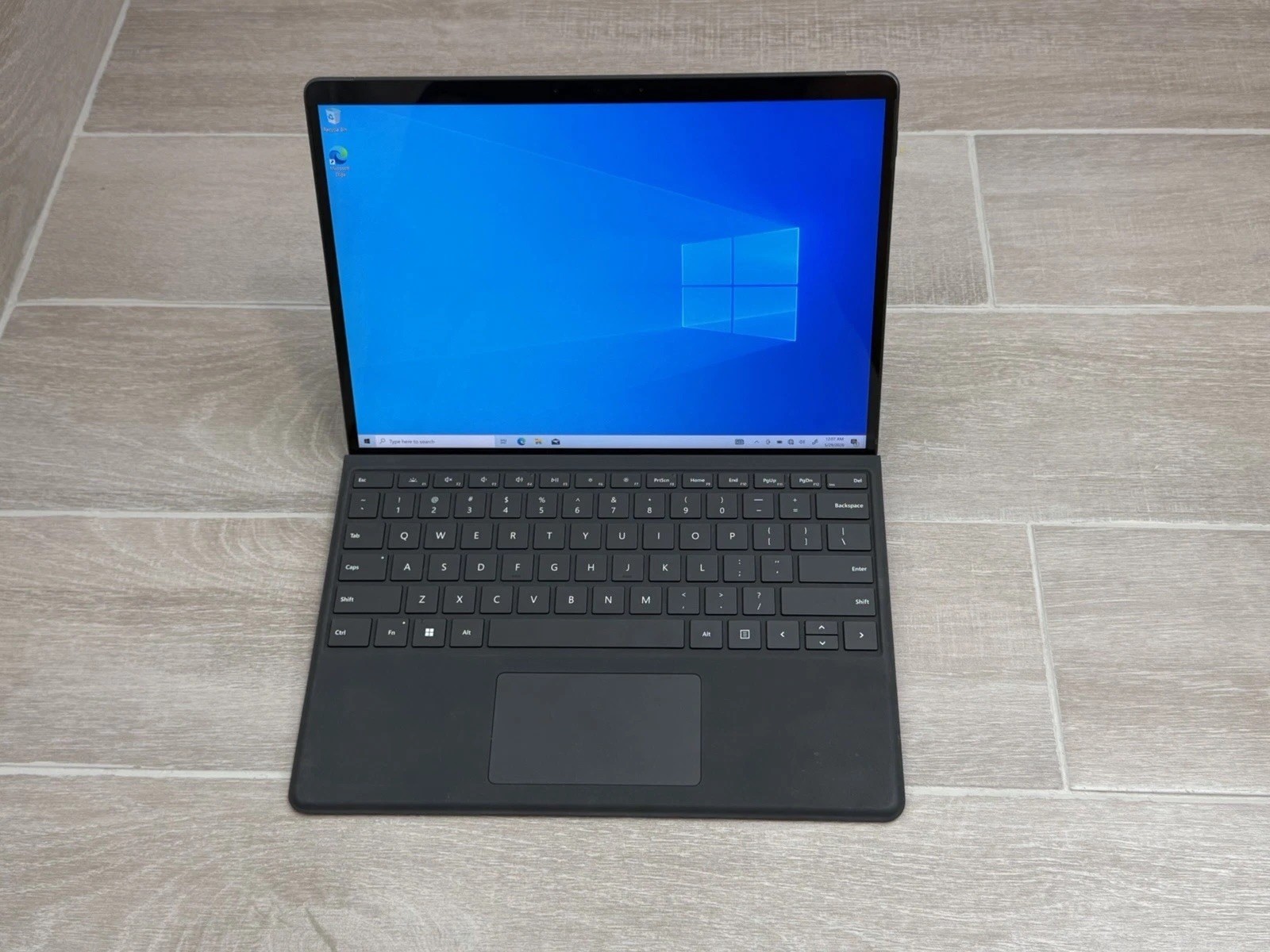 Microsoft Surface Pro 8 13″ Touch Intel Core i5-1135G7 8GB RAM 256GB SSD