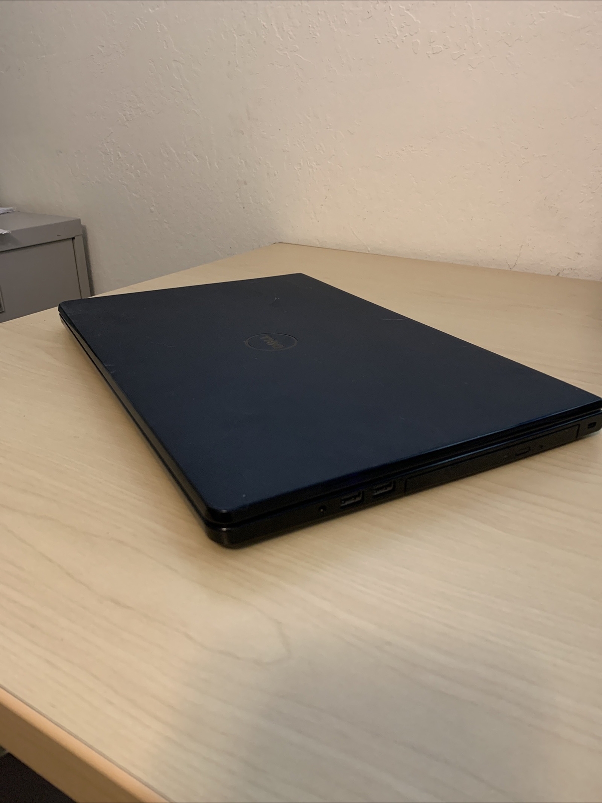 Dell Inspiron 15 5566 15.6” / Intel Core i3 UNKNOWN SPECS /(POWERS ON/NO BOOT)