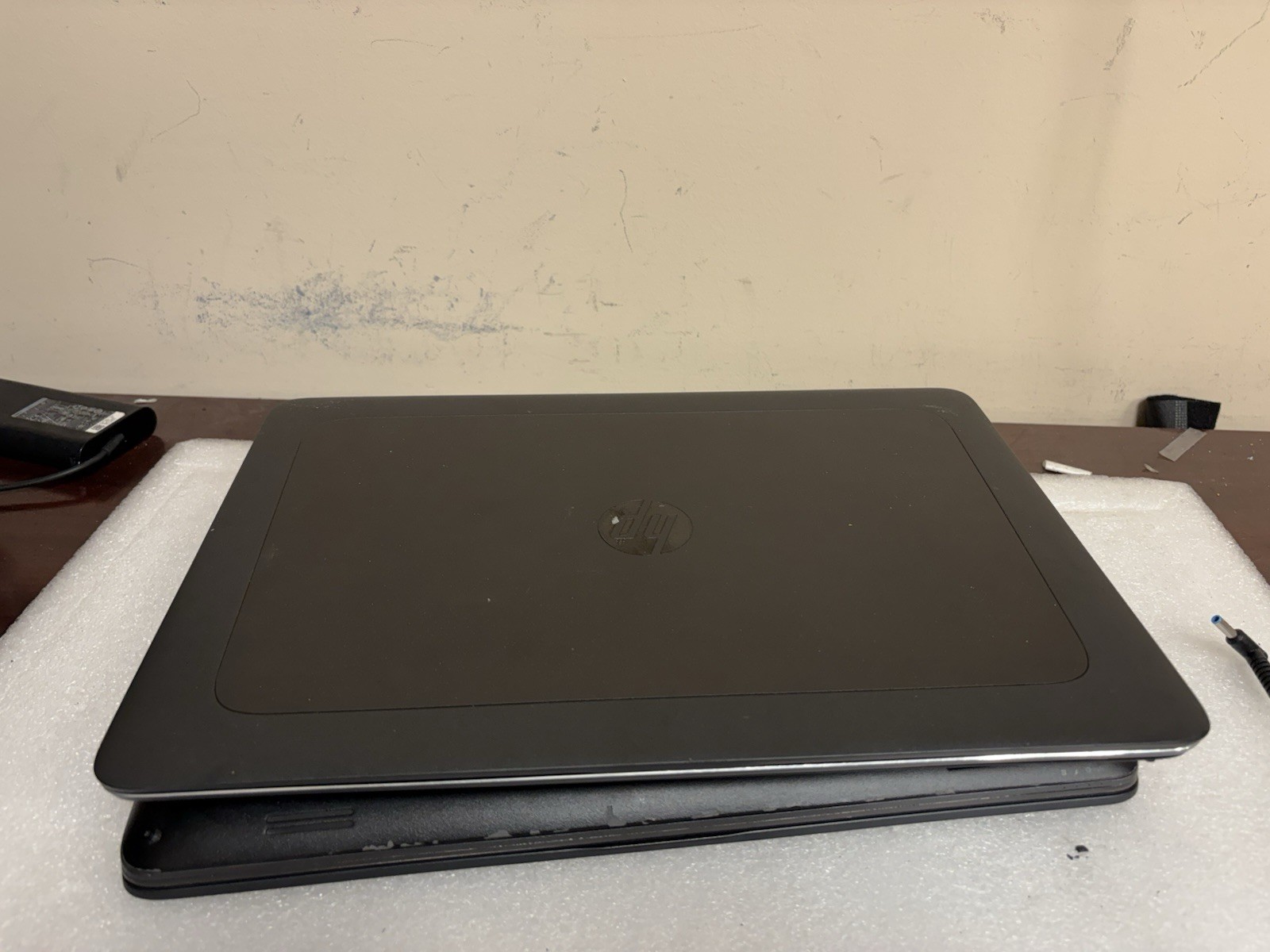 Lot of 2 HP ZBook 15 G3 15.6″ Intel i7-6820HQ – 8GB – No Hard drive