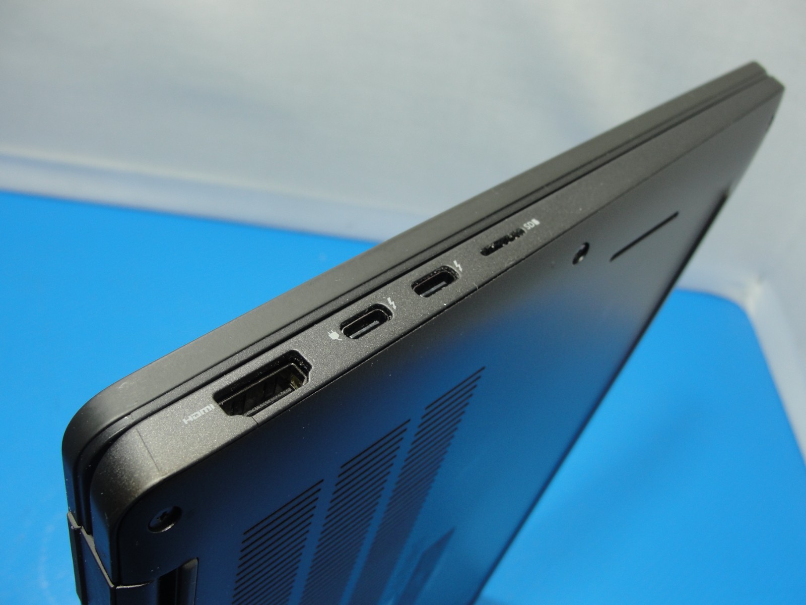 Dell Latitude 7410 14″ FHD Touch i7-10610U 1.8GHz 16GB 512GB SSD W11Pro +Charger
