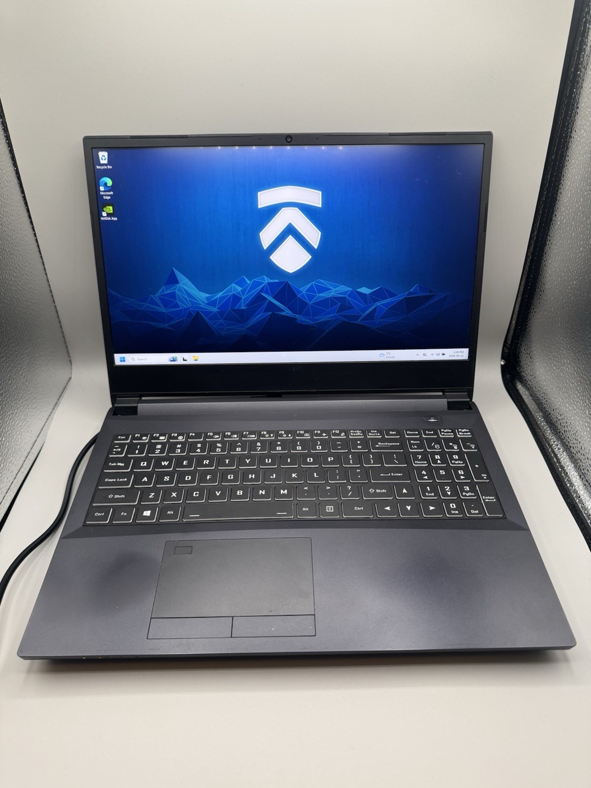 Eluktronics THICC-15 Ryzen 9 3950X 16-Core RTX 2070 32GB/960GB Gaming Laptop