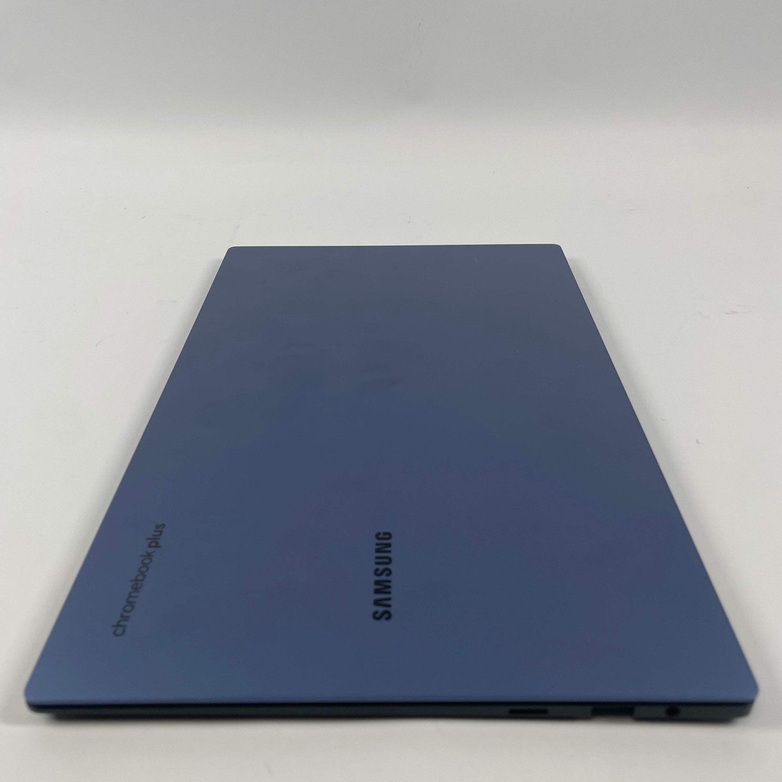 Samsung Galaxy Chromebook Plus XE550XGA 15.6″ 1.2GHz 8GB RAM 256GB SSD