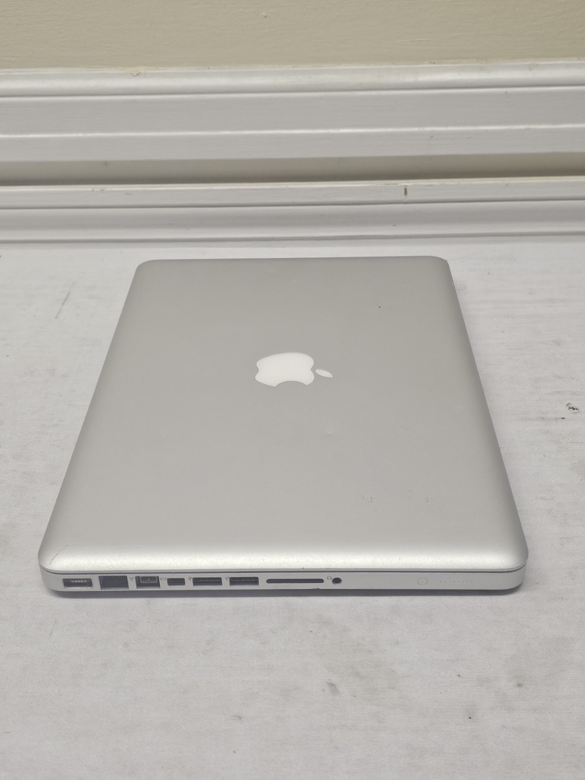 Apple MacBook Pro Laptop – Intel Duo P8700 – 4GB RAM – 256GB – Linux Mint