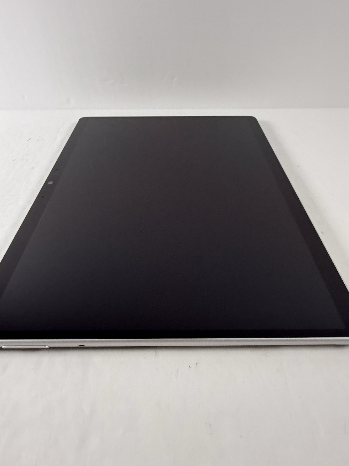 Microsoft Surface Pro 8 (1982) i5-1145G7 – 16GB RAM – 256GB 120Hz – Win 11 Pro