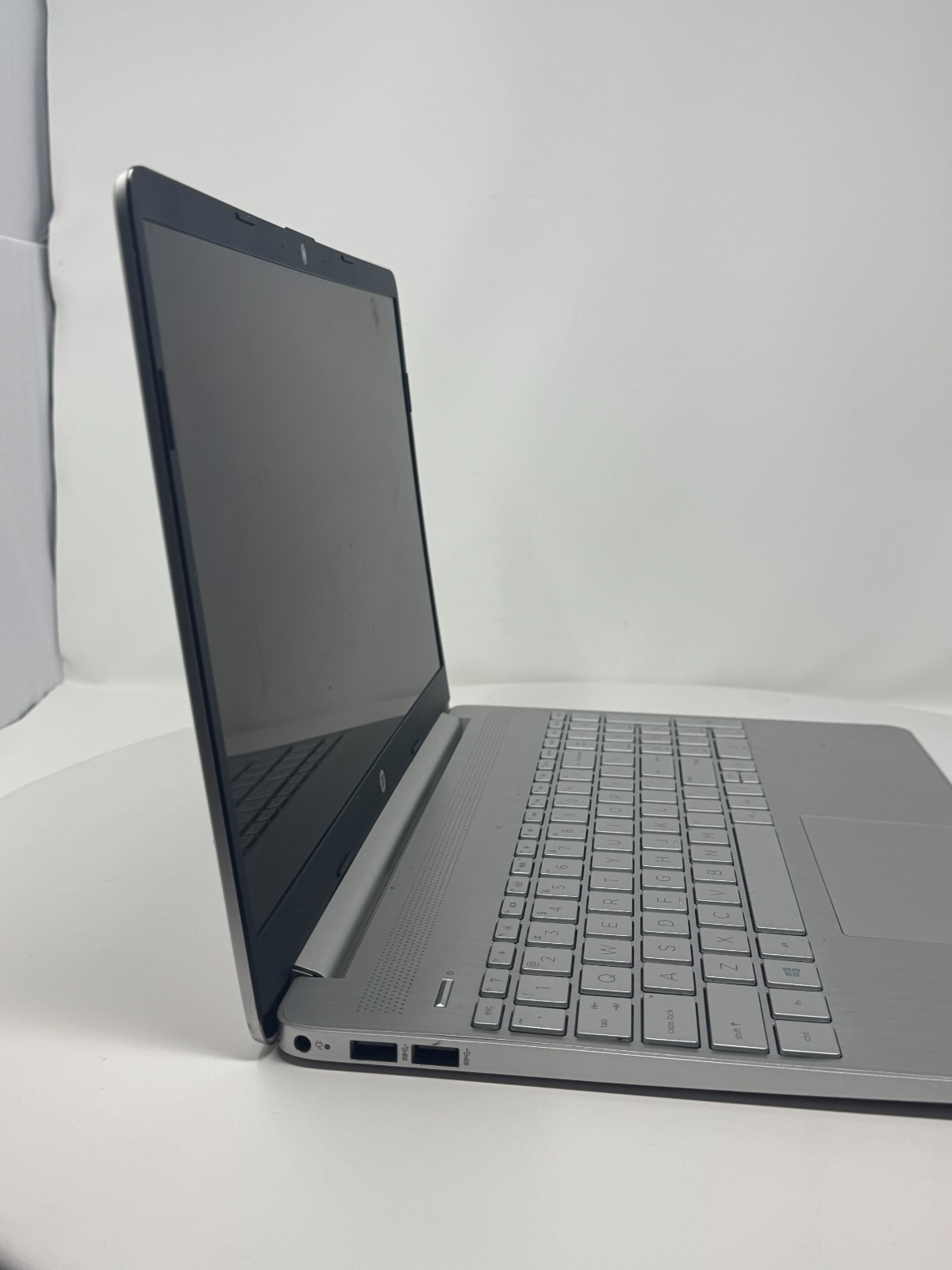 HP 15-ef1044nr Athlon Gold 4GB 128GB SSD For Parts or Repair READ DESCRIPTION
