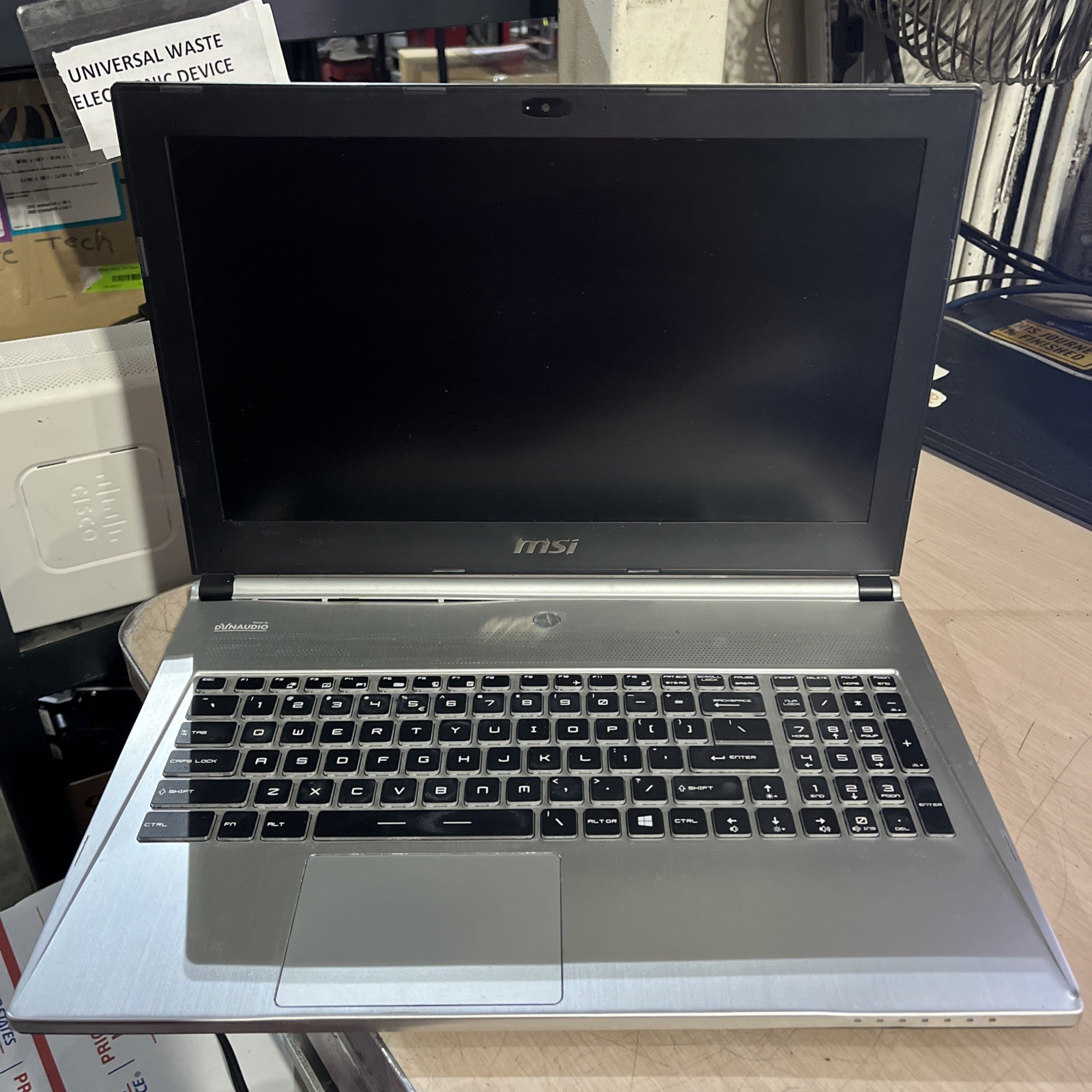 MSI MS-16H8 I7 8GB RAM NO HD