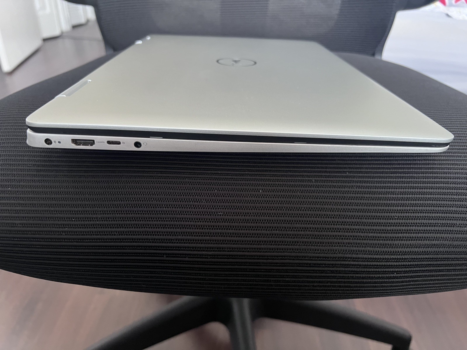 Dell Inspiron 2in1 7786 17.3 Touch Gaming Laptop i7-8565/GeForce MX250/16GB/512G