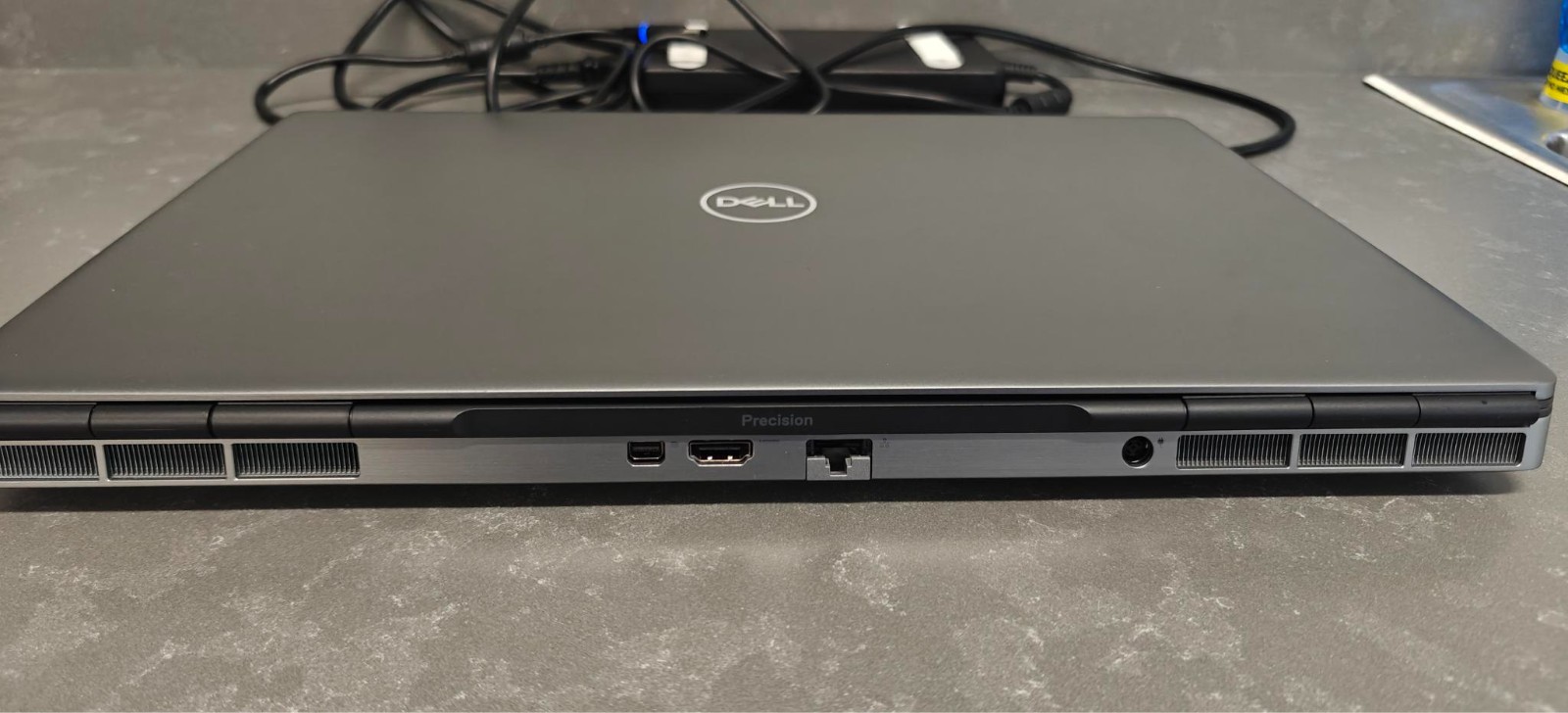 27.Dell Precision 7750 (Xeon W-10855M, 32GB Ram, 1TB SSD, Nvidia Quadro RTX4000)