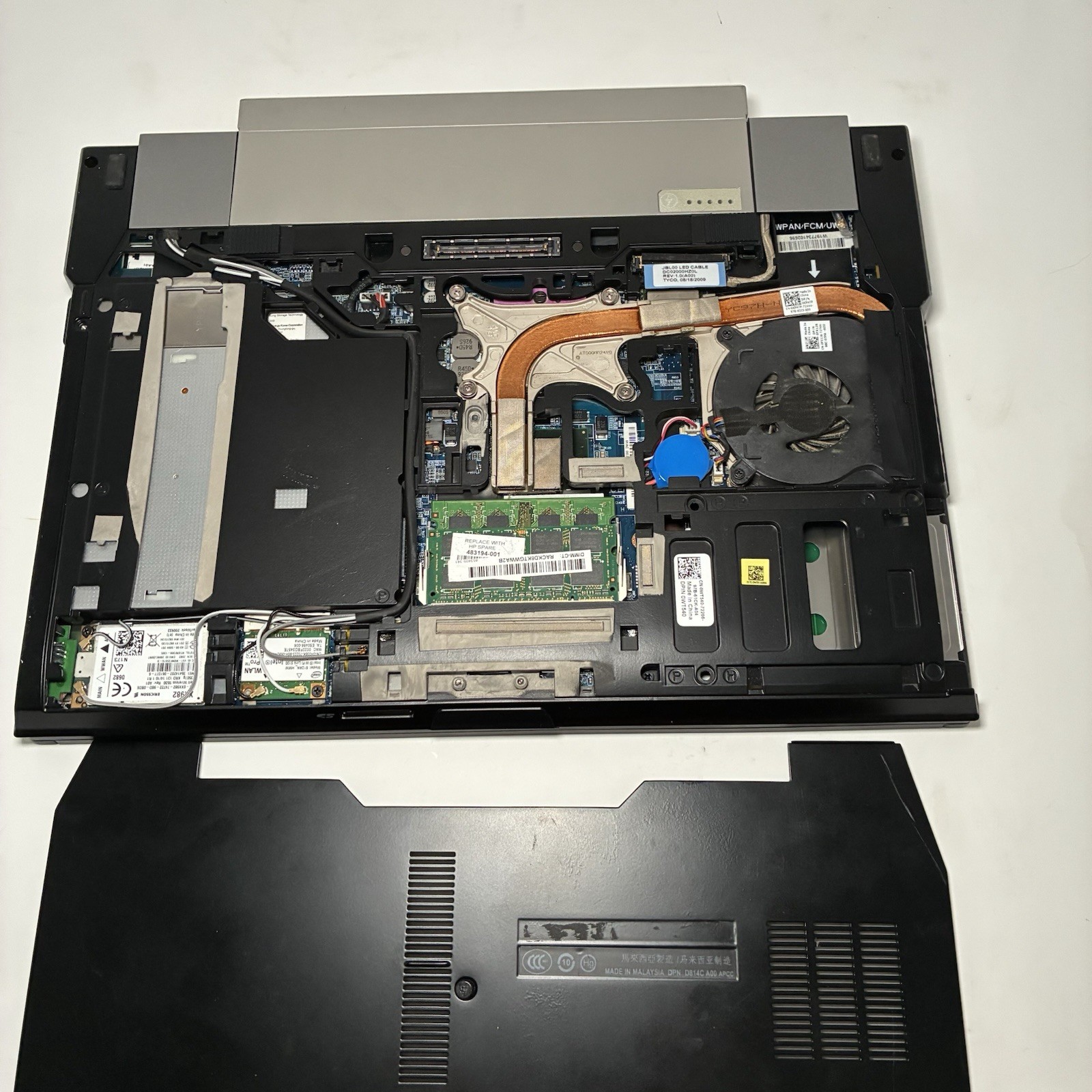 Dell Latitude E6400 Intel Core 2 Duo P8600 2.4GHz 3GB NO HDD Boots To Bios AS-IS