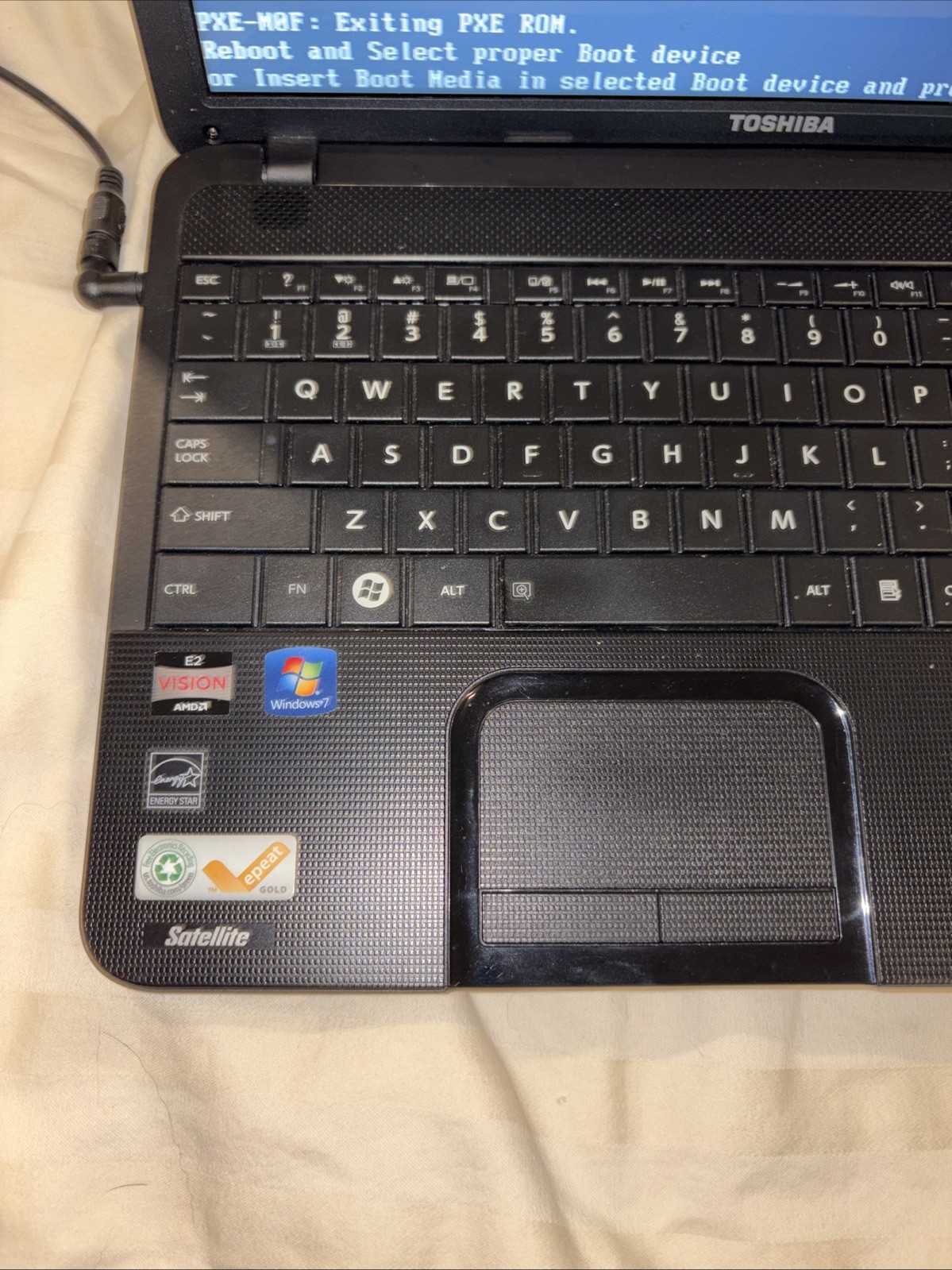 Toshiba Satellite C855D-S5205 AMD E-450 1.65GHz 4 GB NO HDD