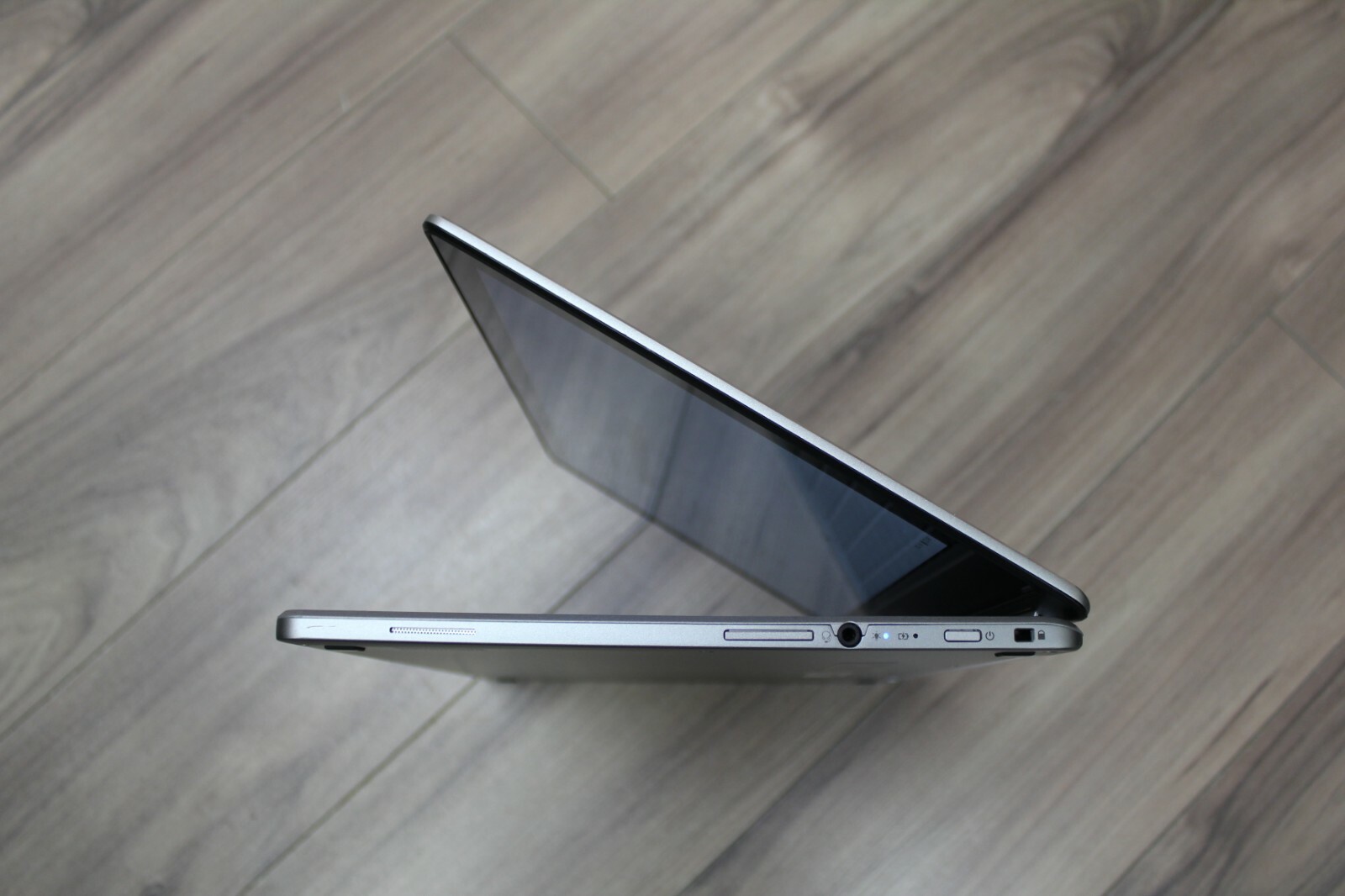 Acer R 13 13.3″ Touch 2-in-1 Chromebook MTK M8173C / 32GB eMMC / 4GB RAM Laptop