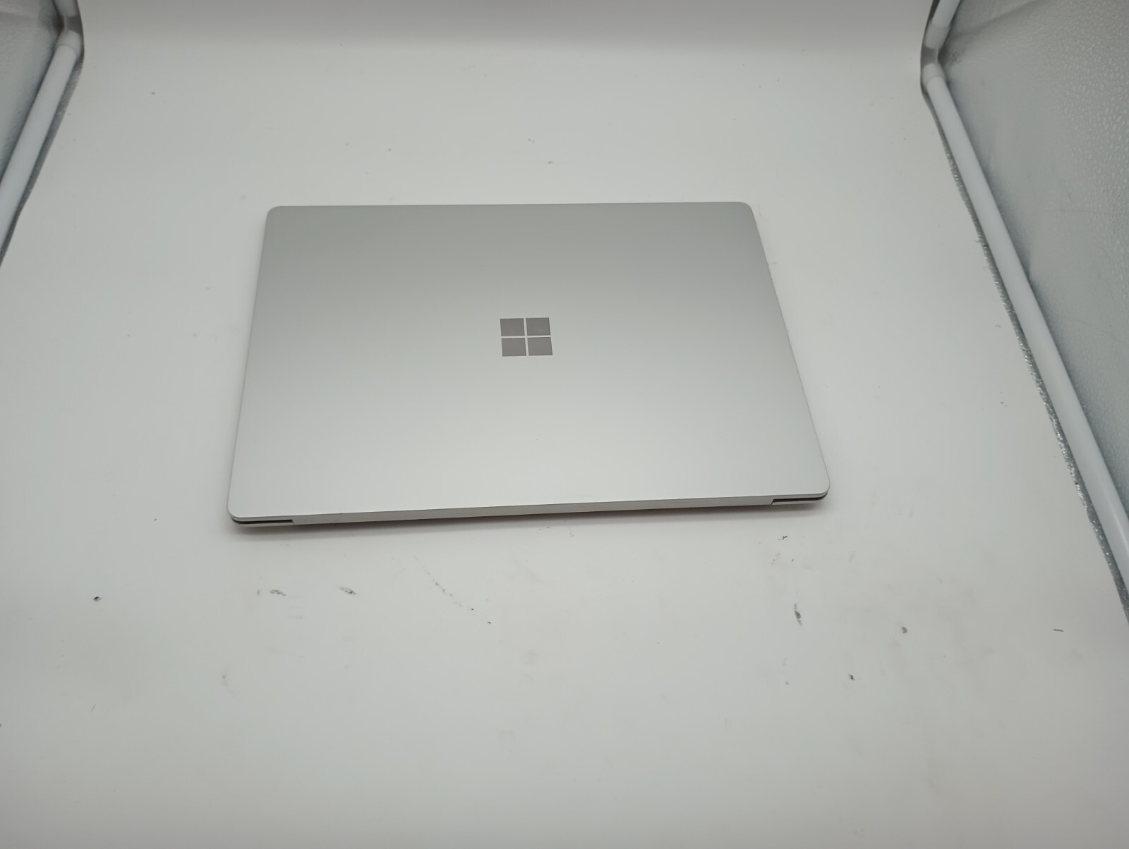6191Surface Laptop 2 w/charger.i5 8th gen(4 cores).8GB.128GB NVMe.13.5″2K touch.
