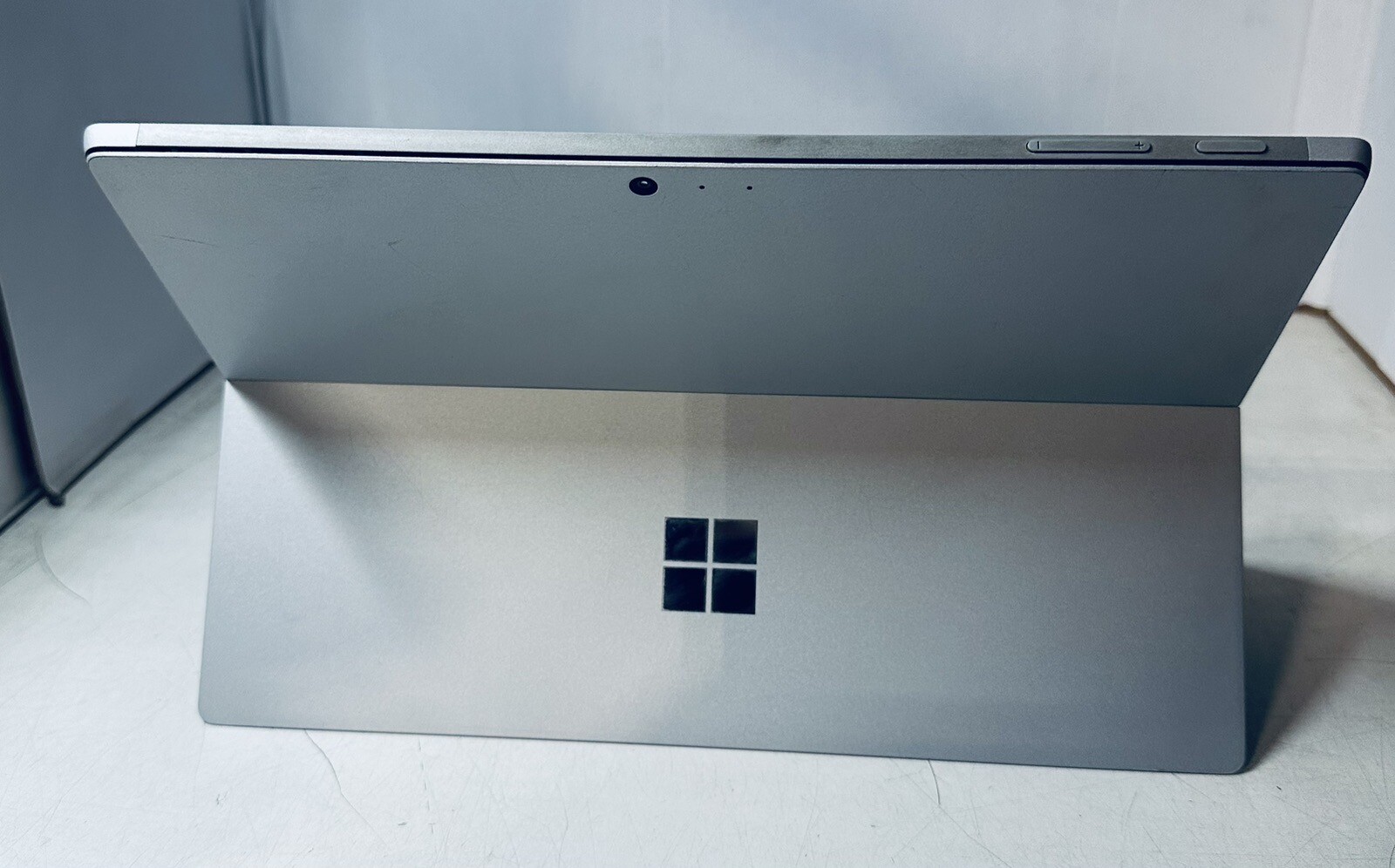 MICROSOFT SURFACE PRO (5TH GEN) 12.3″ Intel m3 7Y30 1.00GHz 4GB RAM 128GB SSD