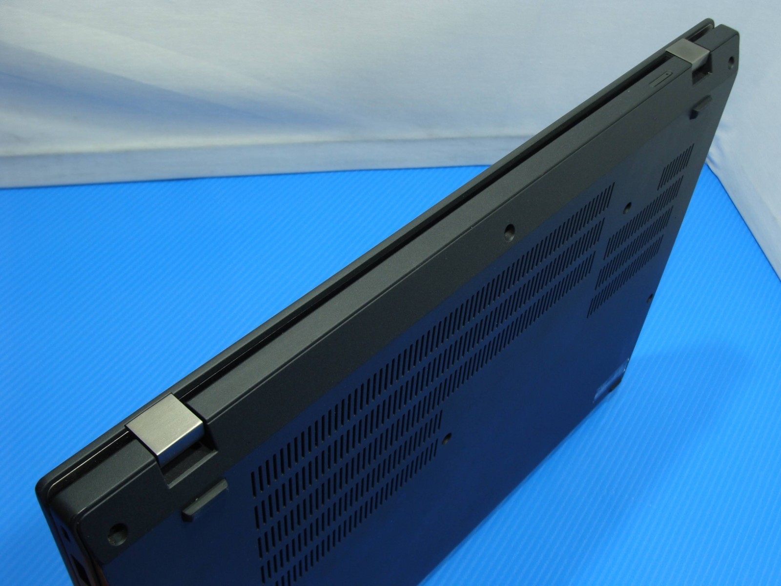 Lenovo ThinkPad P16 Gen 1 16″ WUXGA core i7-1260P 2.1Ghz 32GB RAM 1TB SSD T550