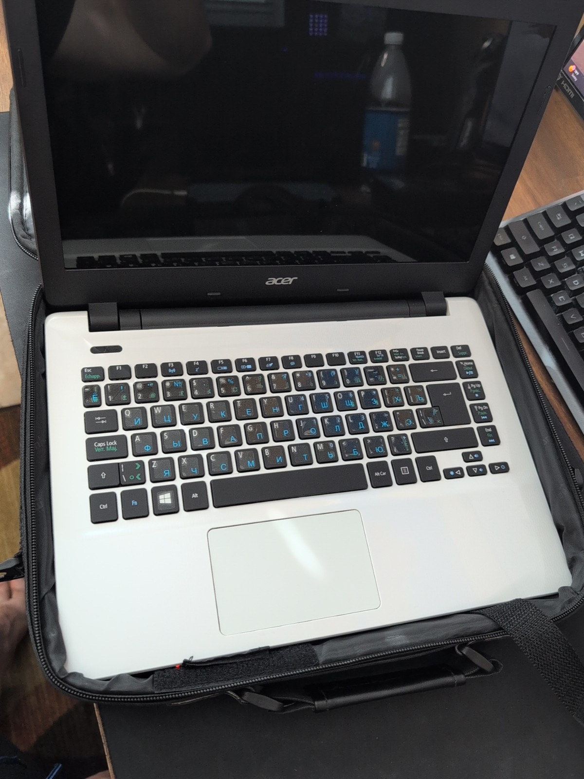 Acer E5-411 256 SSD Win 10 With Manhattan Bag And Cooling Fan Pad