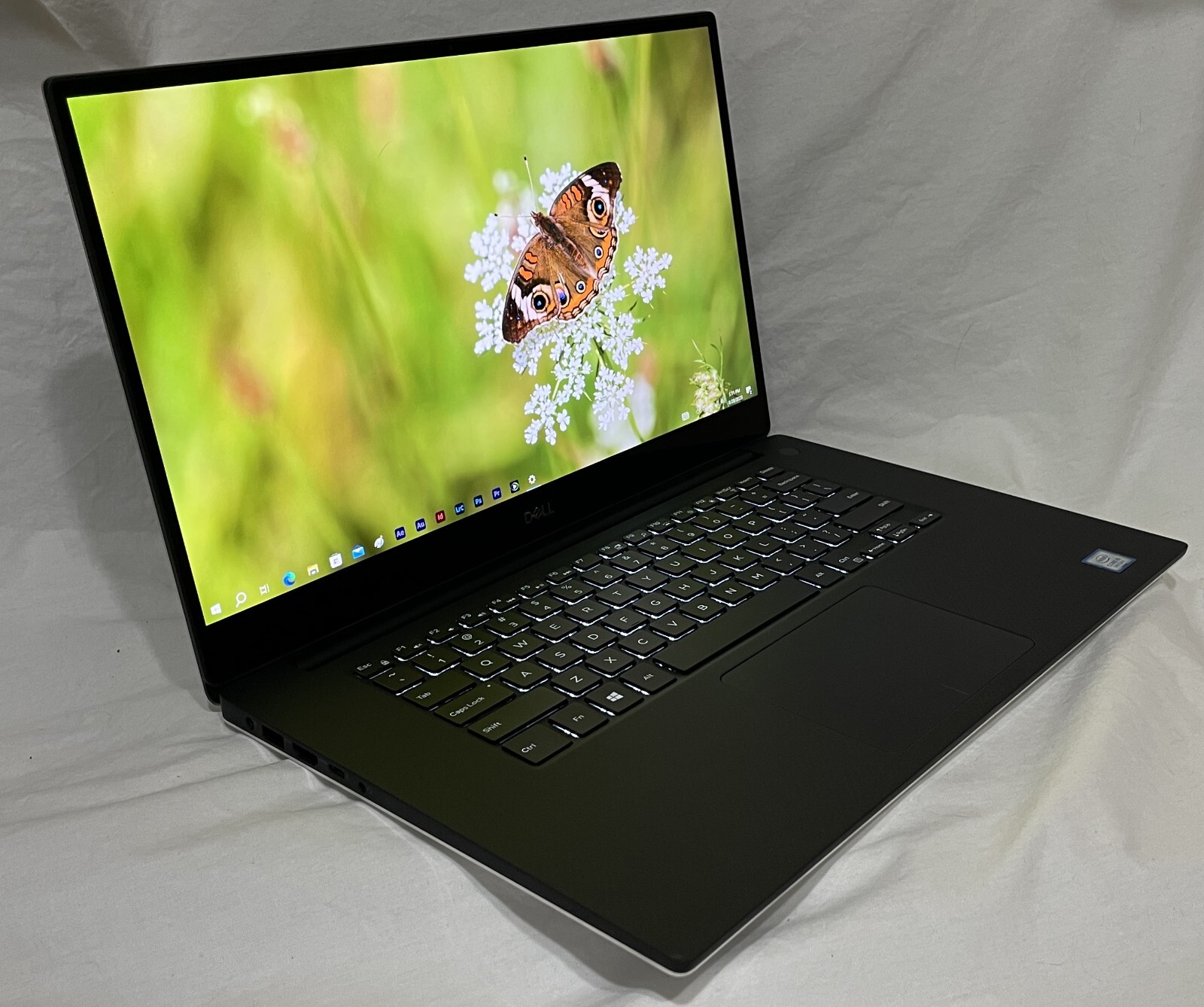 Dell XPS 15 7590 | i9-9980HK 2.4GHz | 4K OLED | 32GB | 2TB EVO+ | Grade A
