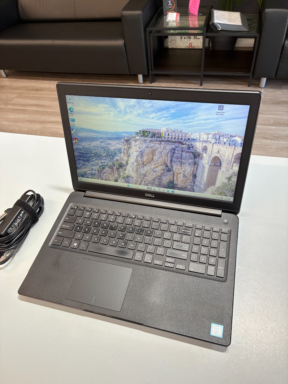 Dell Latitude 3500: 15.6″ / i5-8265U / RAM 16Gb / SSD 256Gb / Win 11 Pro