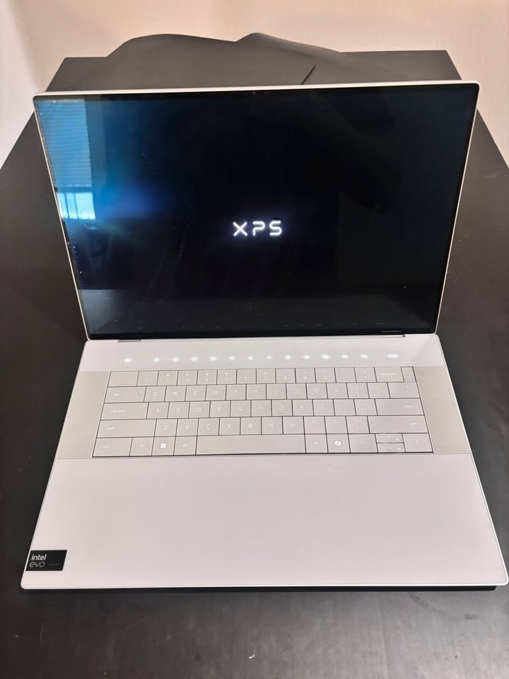 Dell XPS 16 9640 | OLED | Intel Core Ultra 9 | RTX 4060 | 32GB RAM | 1TB SSD