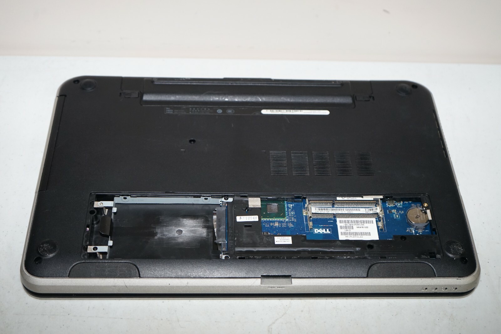 ^ Dell Inspiron 5721 Intel Core i5 3337U @1.8GHz No Ram No HD #C113