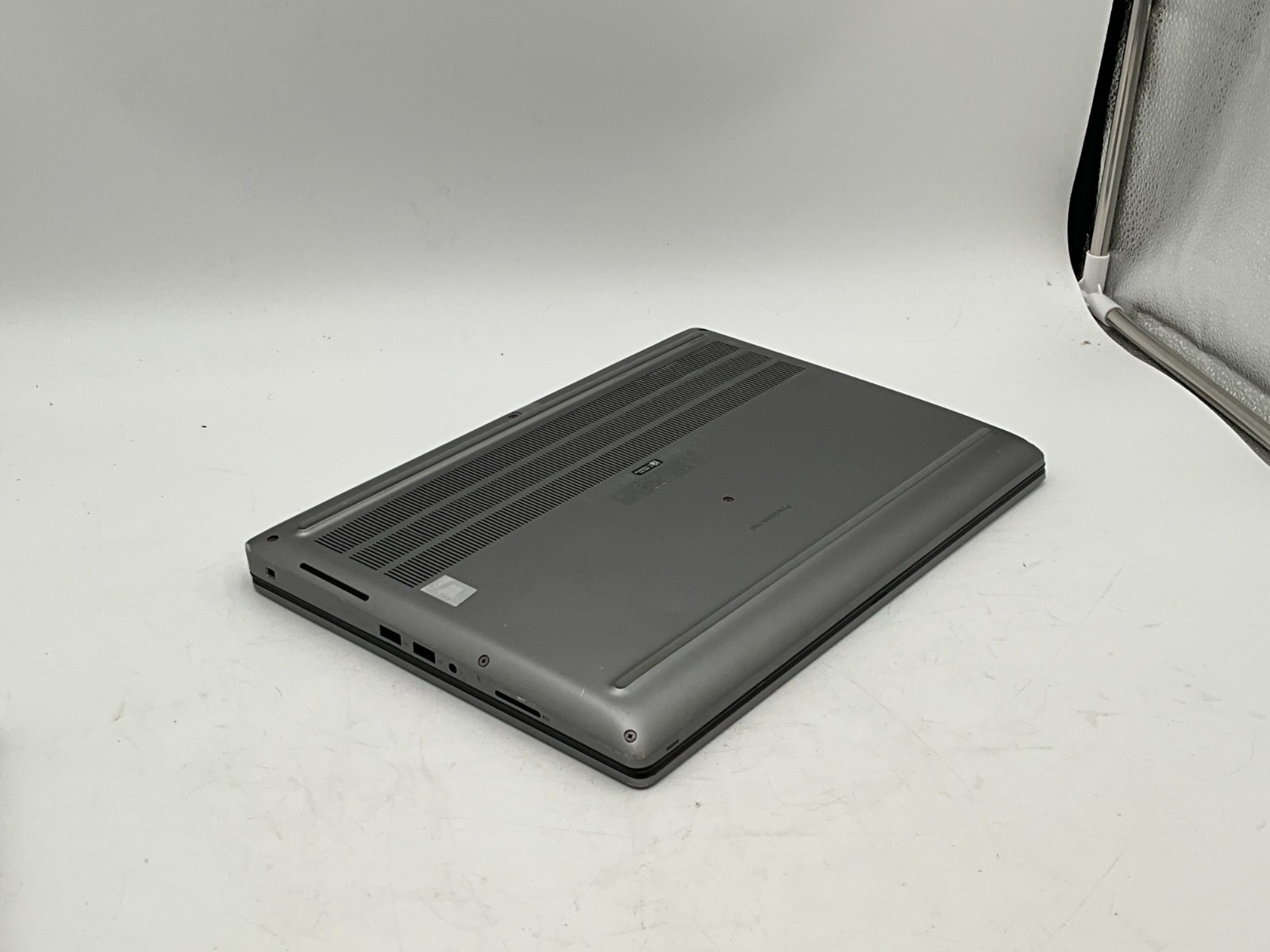 DELL Precision 7560 i7-11850H 2.50G 32GB 1tb T1200 15.6″ WIN11 H8BL7M3 *FAIR
