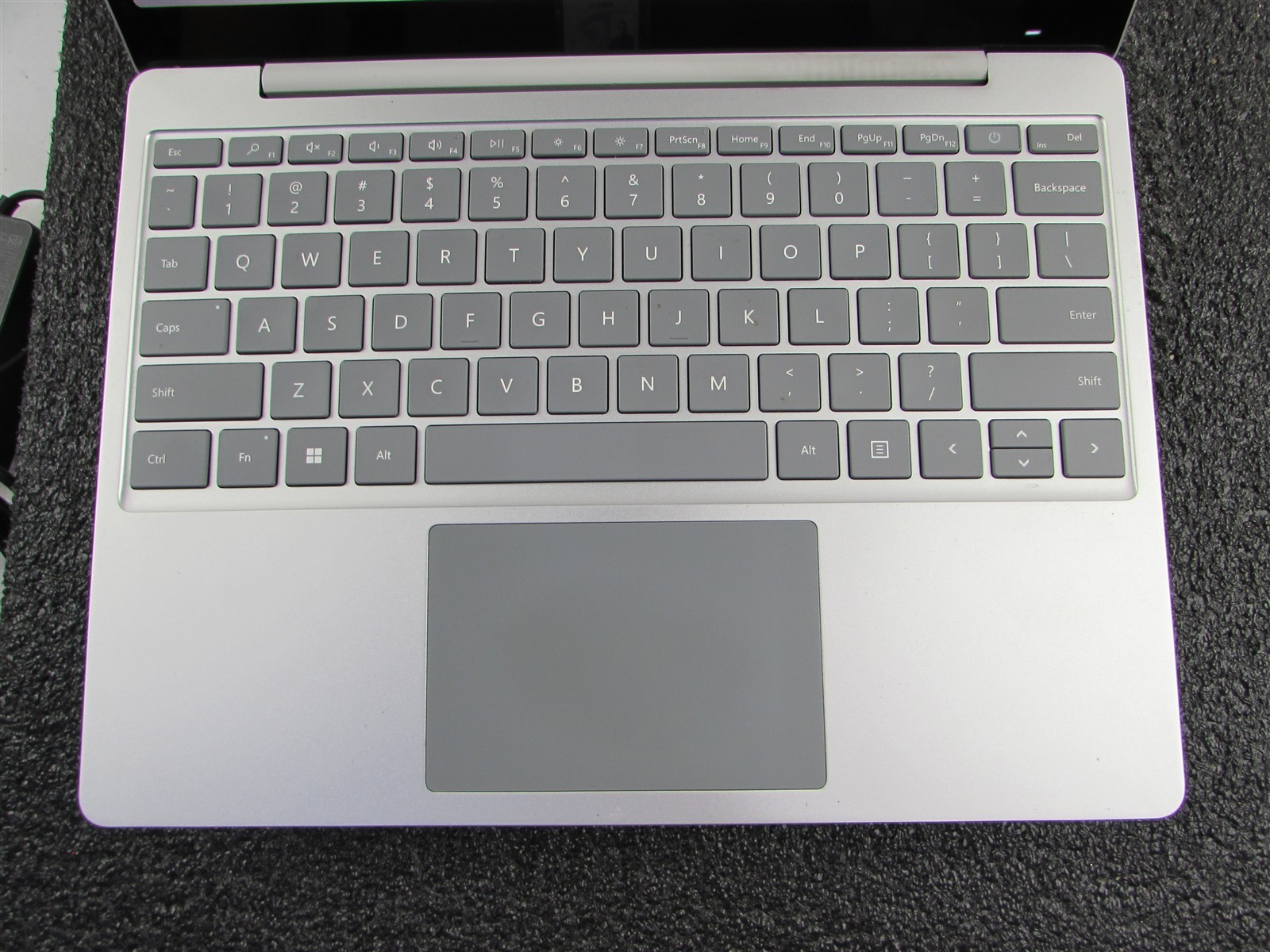 Microsoft Surface Laptop GO 2 12.4″ i5-1135G7 256GB NVMe SSD 16GB RAM Win 11