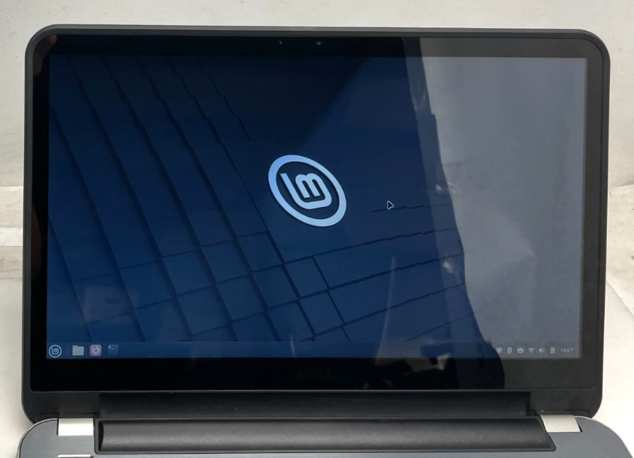 Dell Inspiron 15r-5537 15.6″ TCH i5-4200U 8gb Ram 240gb SSD Linux “Good” Bttry