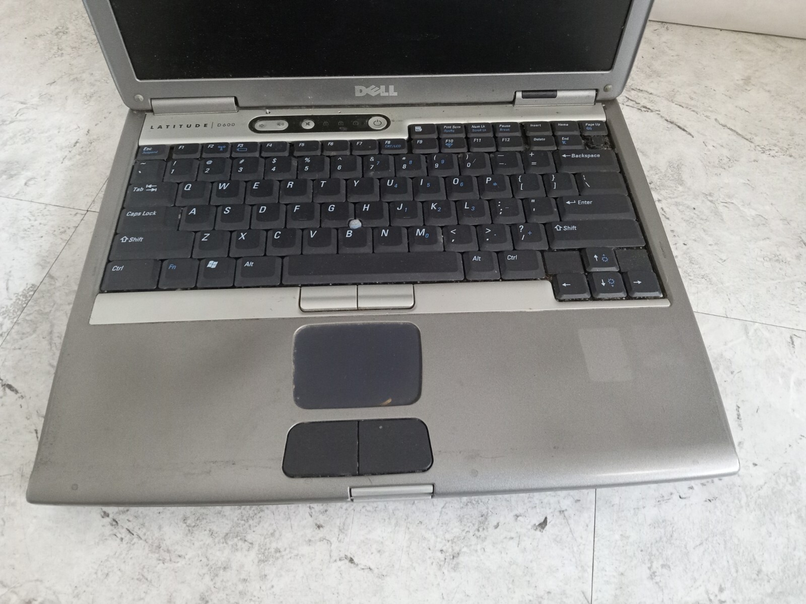 Dell Latitude D600 14″ Laptop Intel Pentium CPU – POWER DEAD – READ -RR