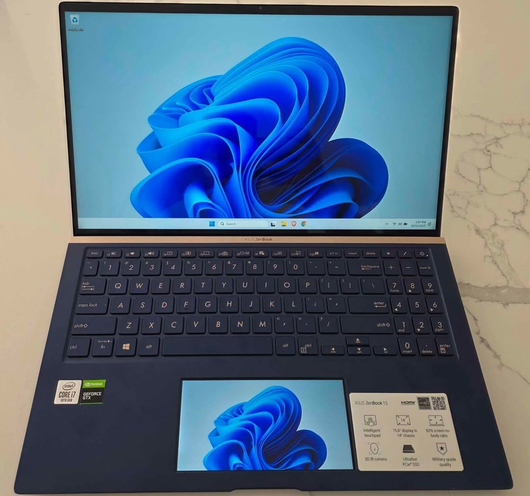 Asus ZenBook Pro 15 ScreenPad 2.0 / i7 10th Gen / Nvidia GTX 1650 Max-Q