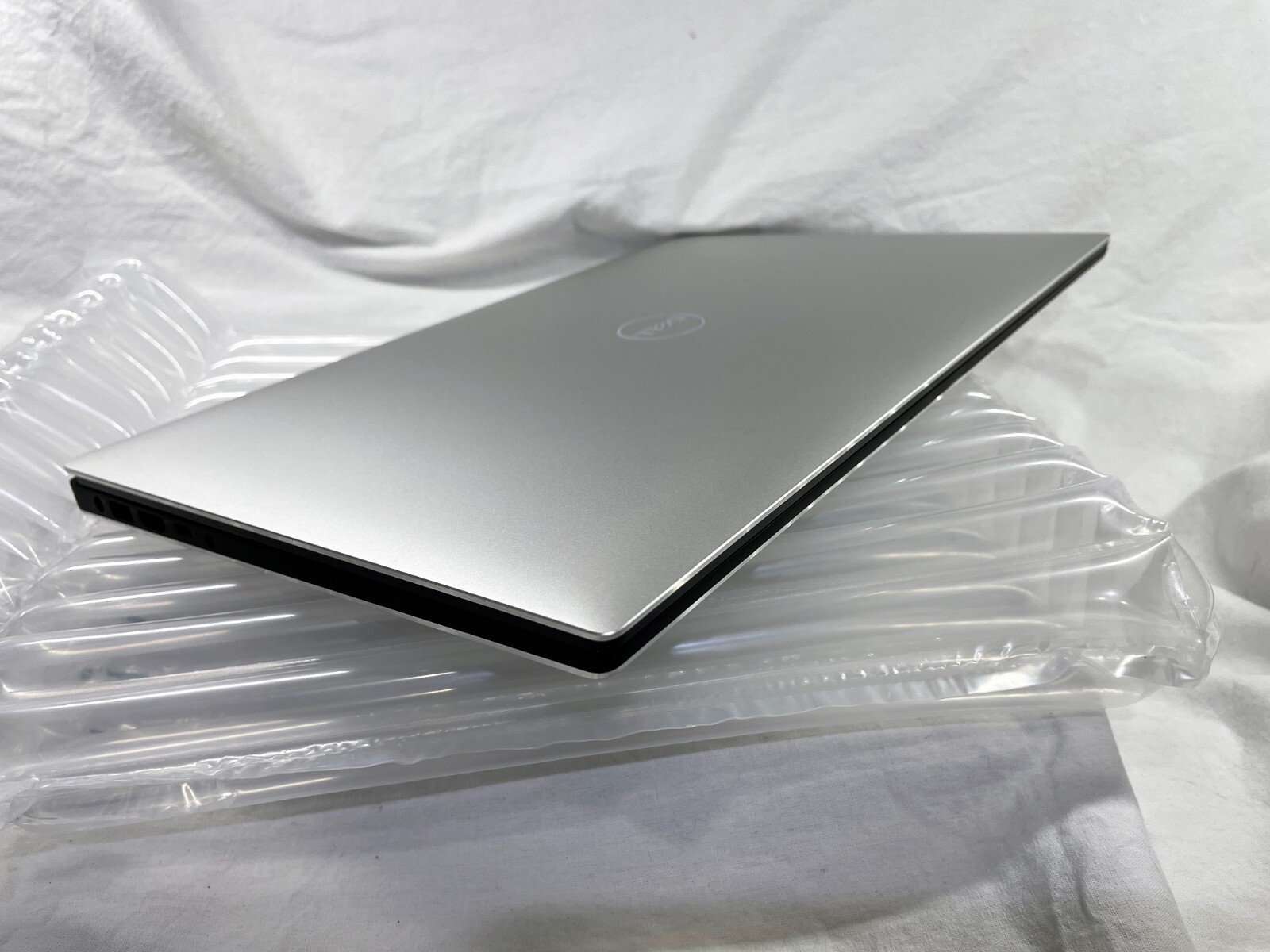 Dell XPS 15 7590 | i9-9980HK 2.4GHz | 4K OLED | 2TB | 32GB | Grade A