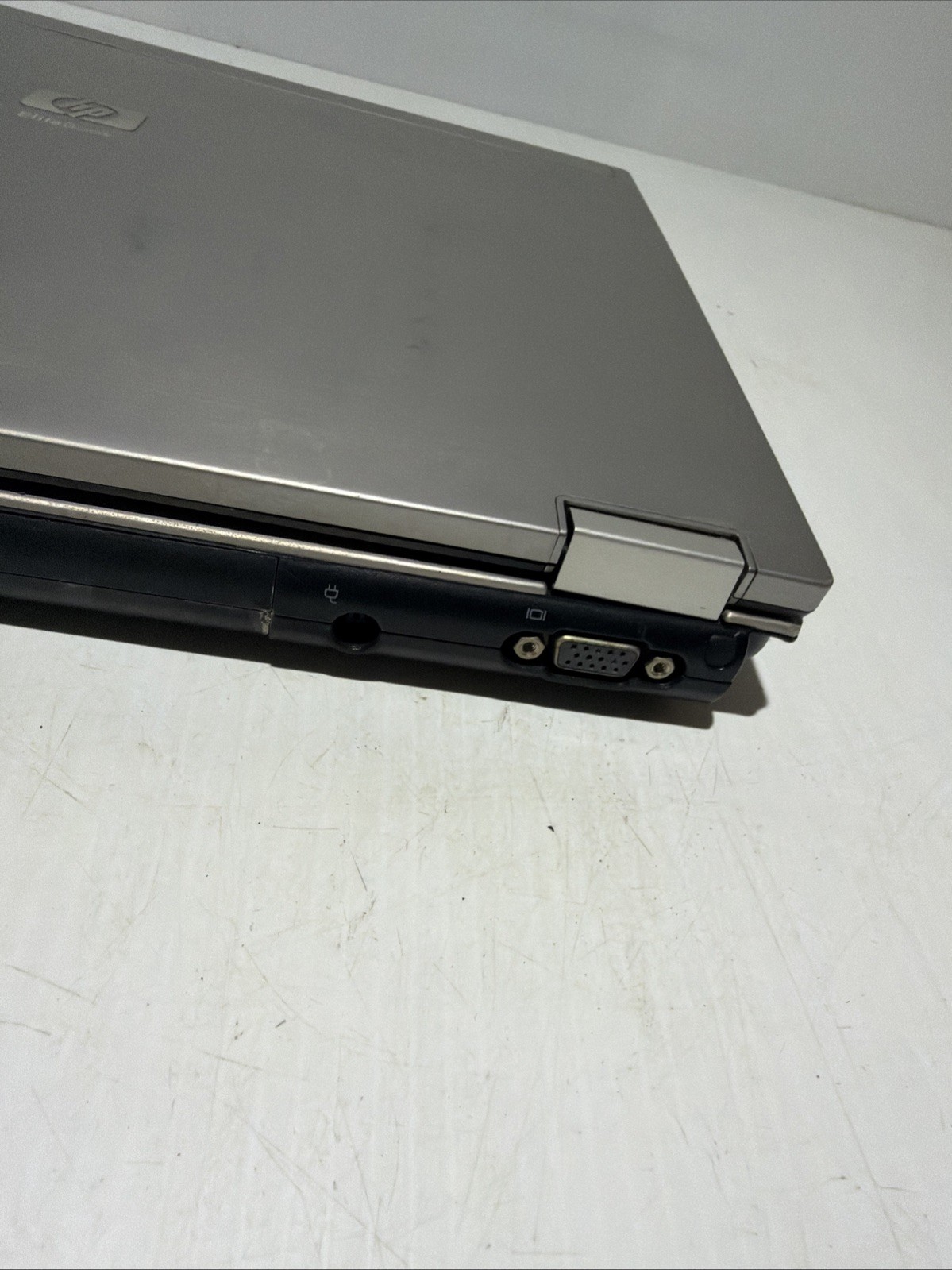 Hp Elitebook 6930p 14″ Laptop Core 2 Duo P8700 2gb Ram No Drives Boots Bios