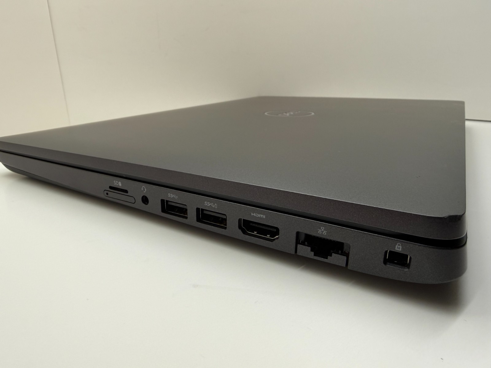 Dell Latitude 5500 15.6″ FHD i5-8365U 8GB RAM 256GB M.2 NVME SSD Win 11 Pro W/AC