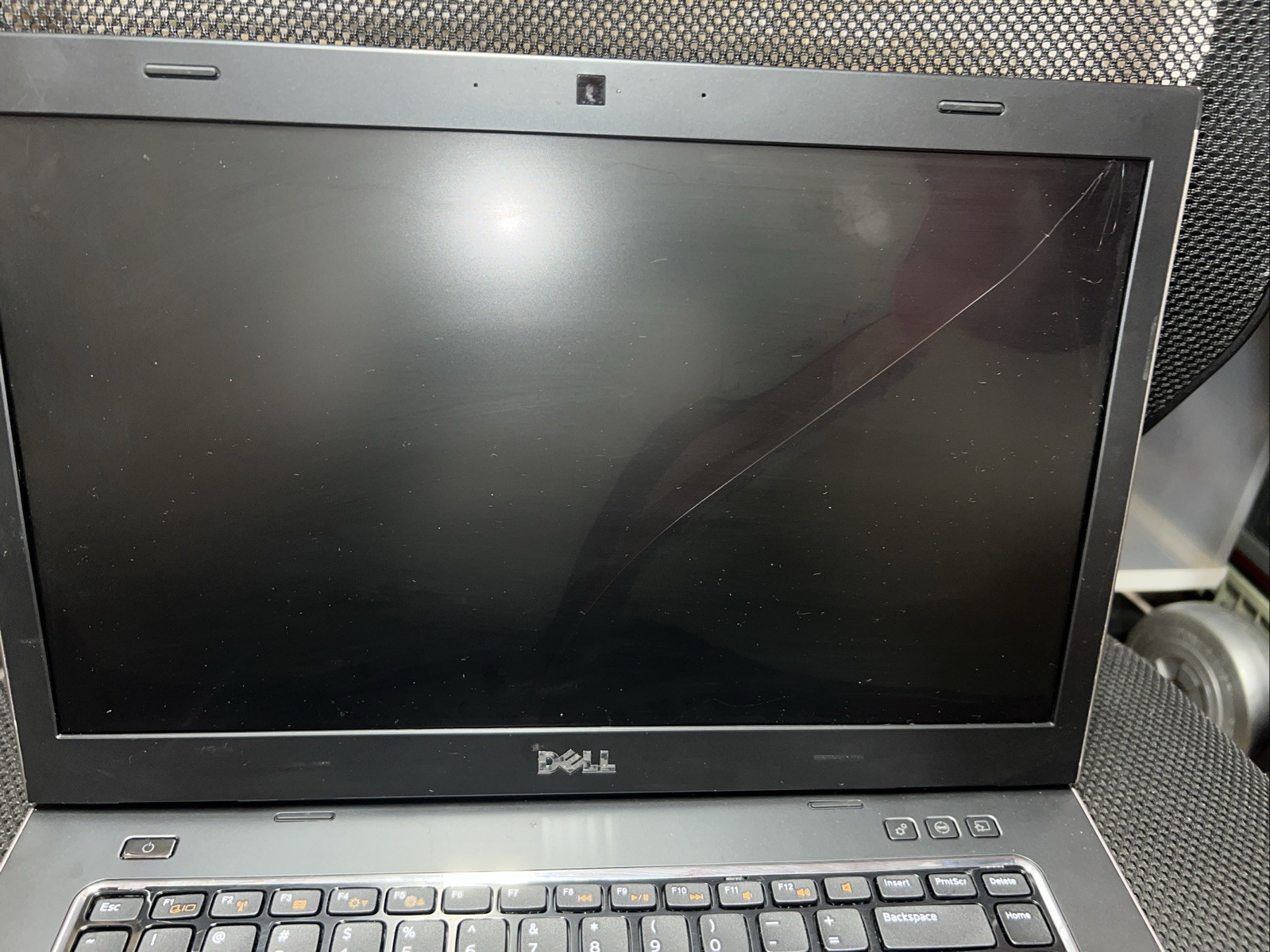 DELL VOSTRO 3550 – BOOTS TO BIOS READ DESC-BB