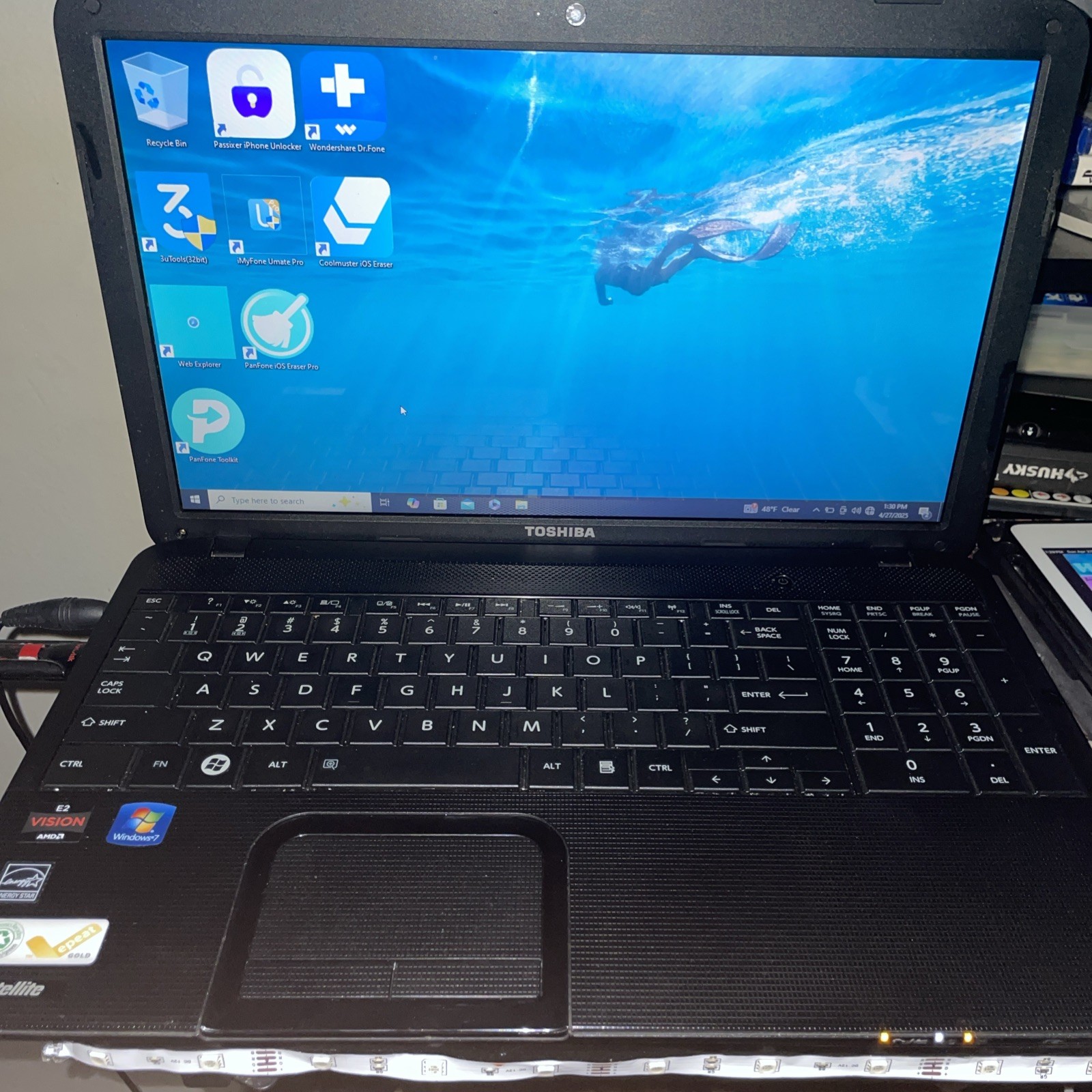Toshiba Satellite Laptop AMD E-450 APU with Radeon(tm) HD Graphics 1.65 GHz