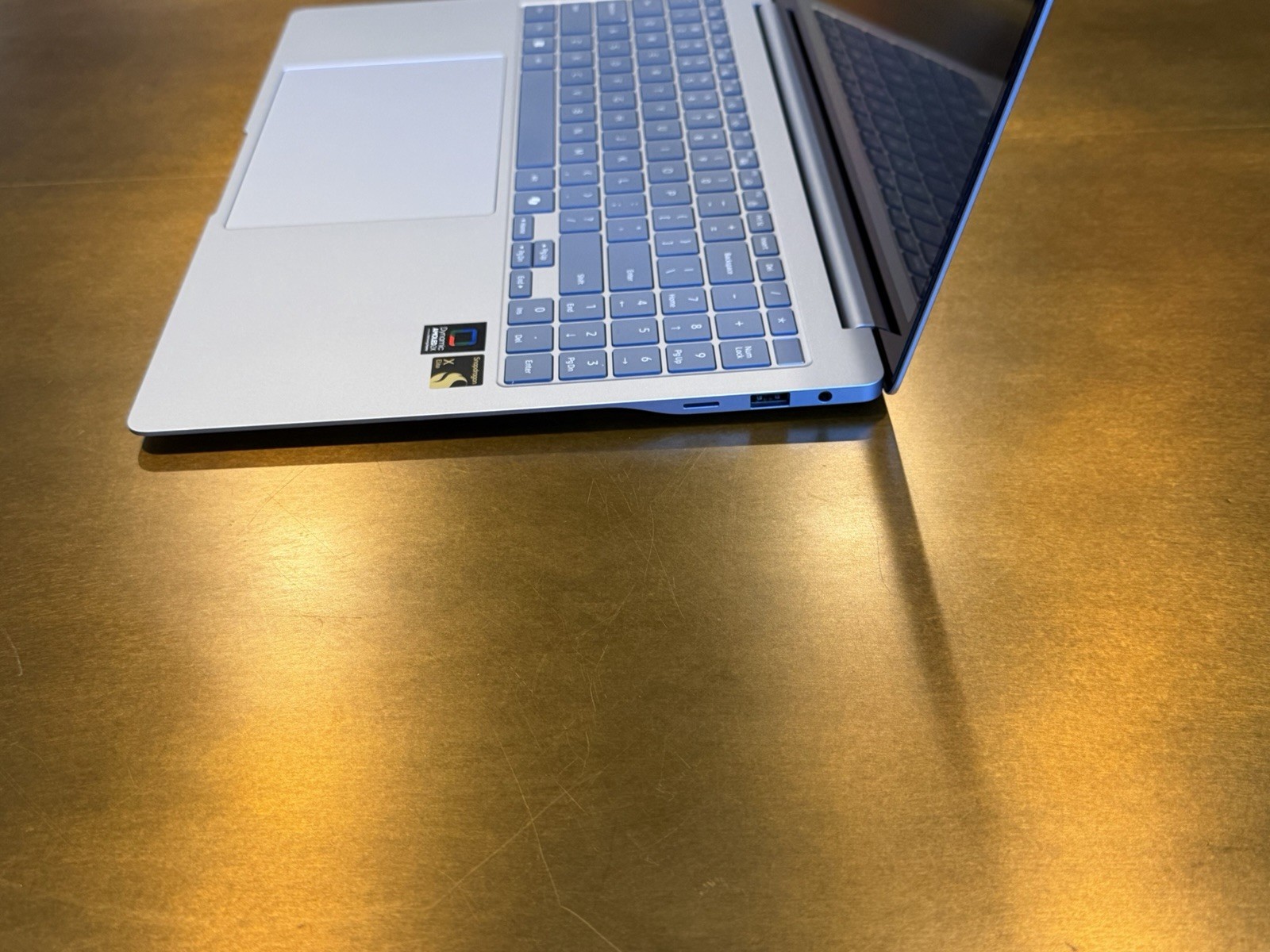 Samsung Galaxy Book4 Edge 16” Screen Copilot+ PC w/ 16 GB RAM + 512 GB SSD
