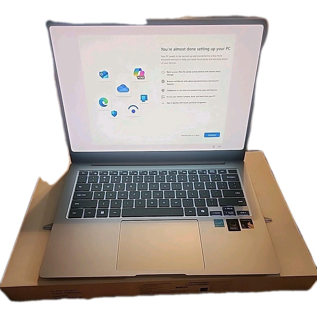 Samsung Galaxy Book4 Edge 14-inch AMOLED Touch Laptop Snapdragon x Elite, 16GB