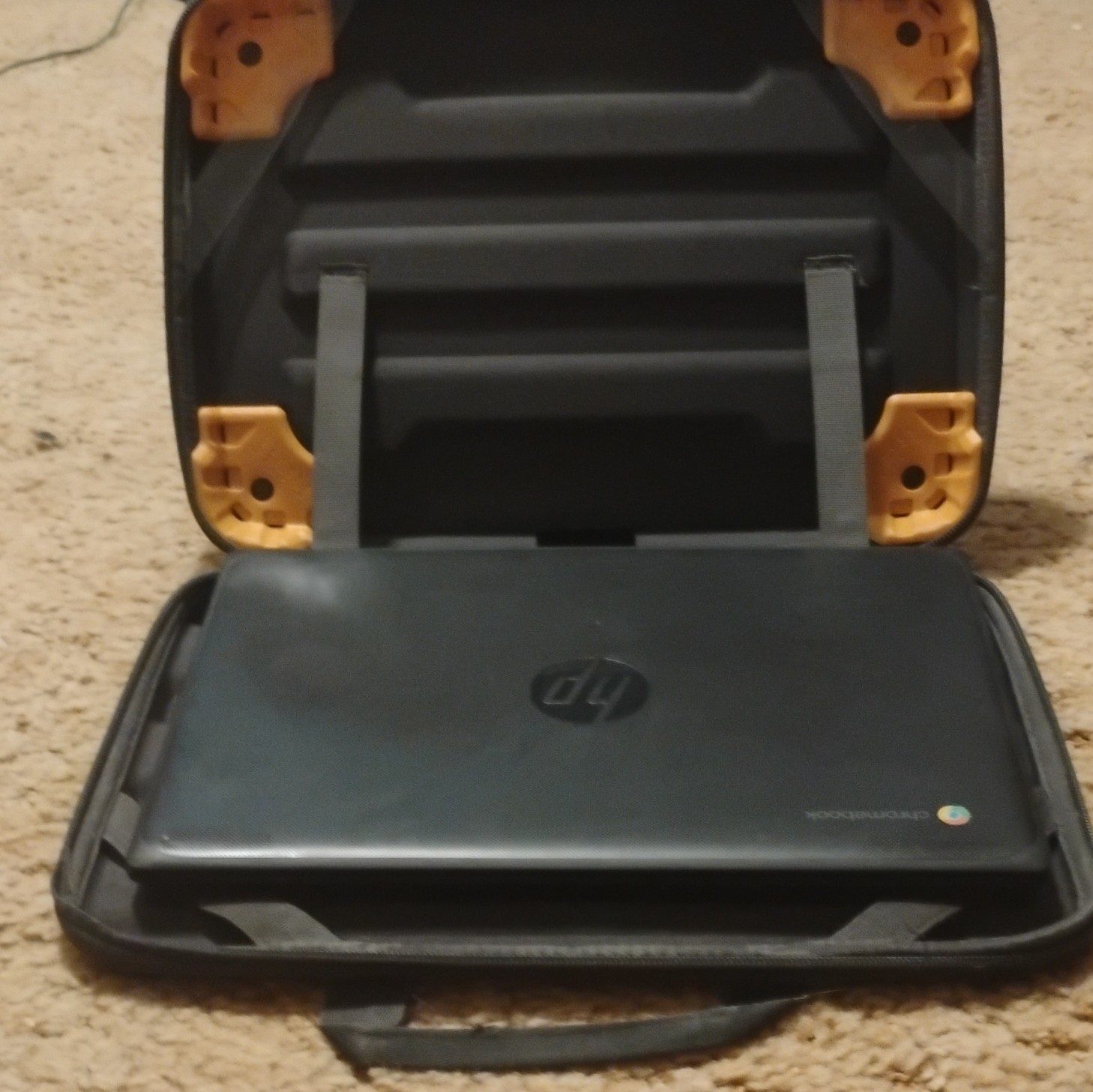HP Chromebook 11MK G9 EE 11.6″ Laptop + Charger + Case