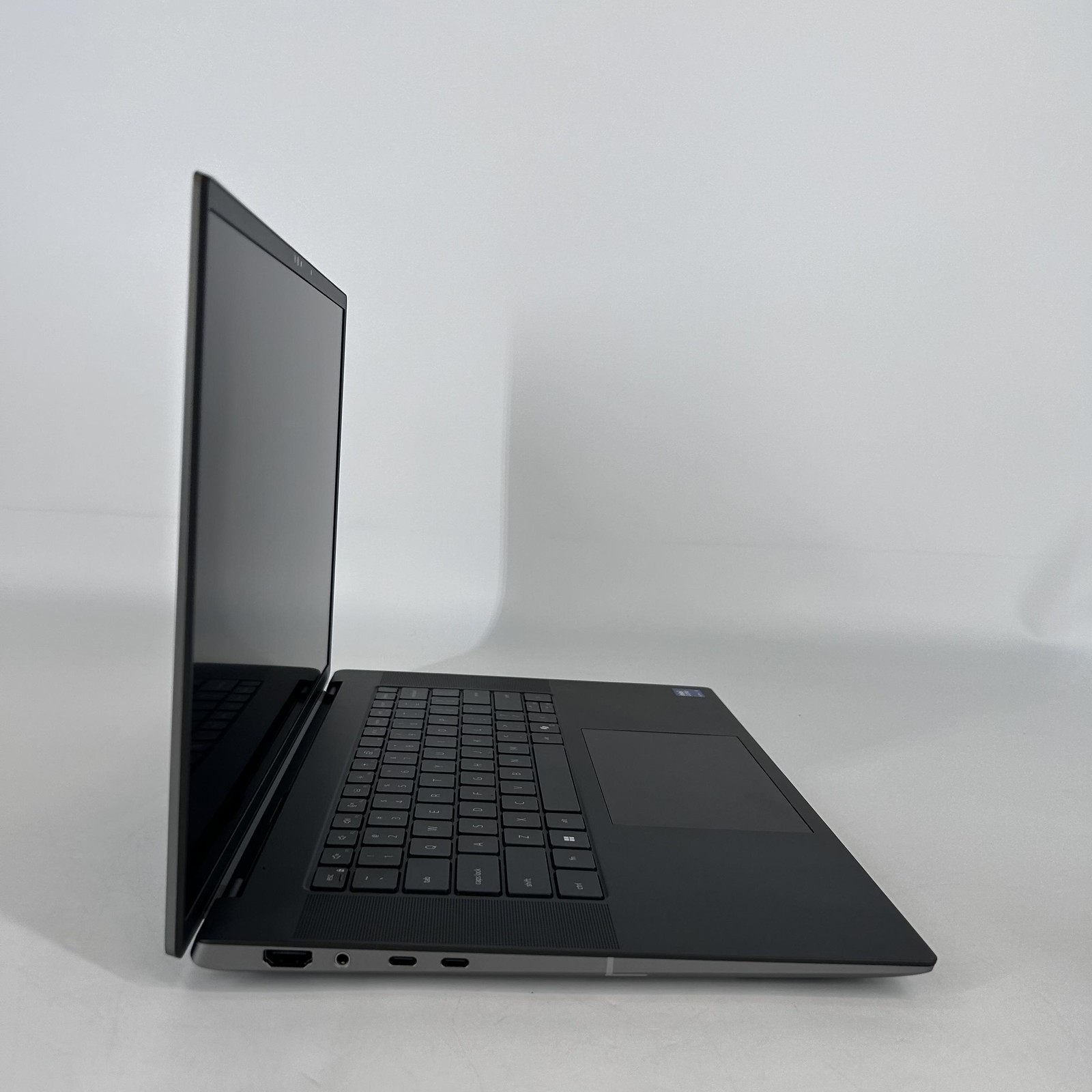 Dell Precision 5690 16 Gray FHD+ 2.5 GHz Ultra 9 185H 64GB 1TB SSD Excellent